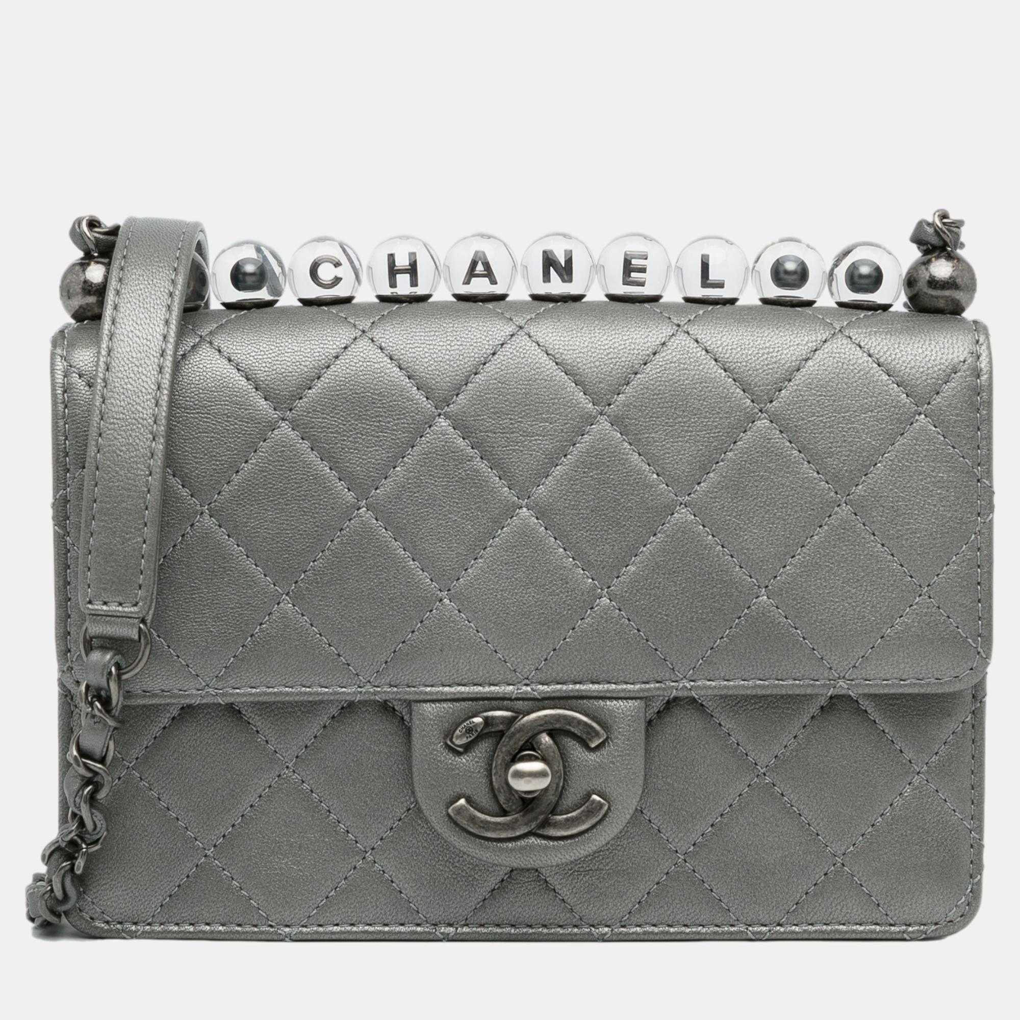 

Chanel Silver Medium Chic Pearls Lambskin Flap
