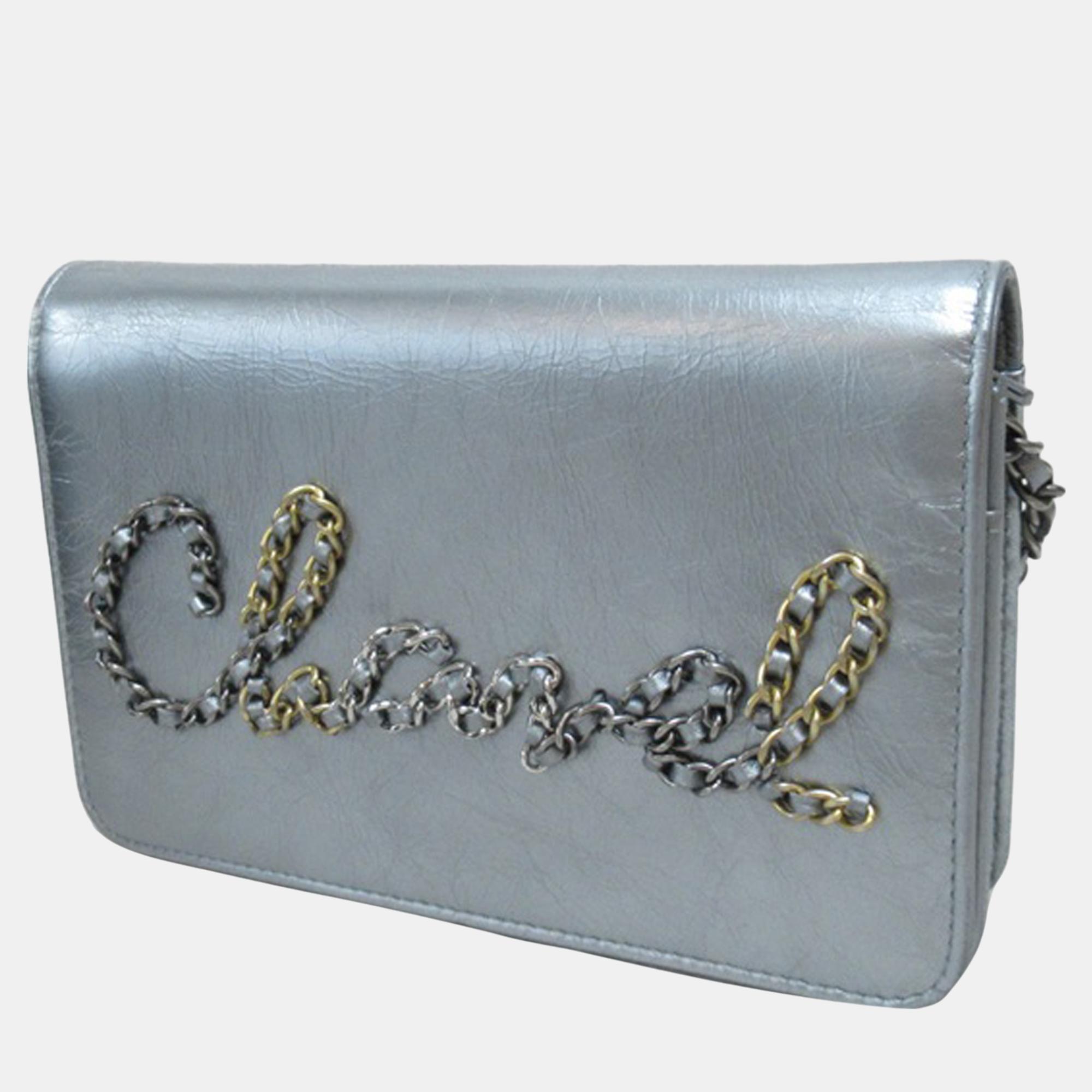 

Chanel Silver Signe Wallet On Chain