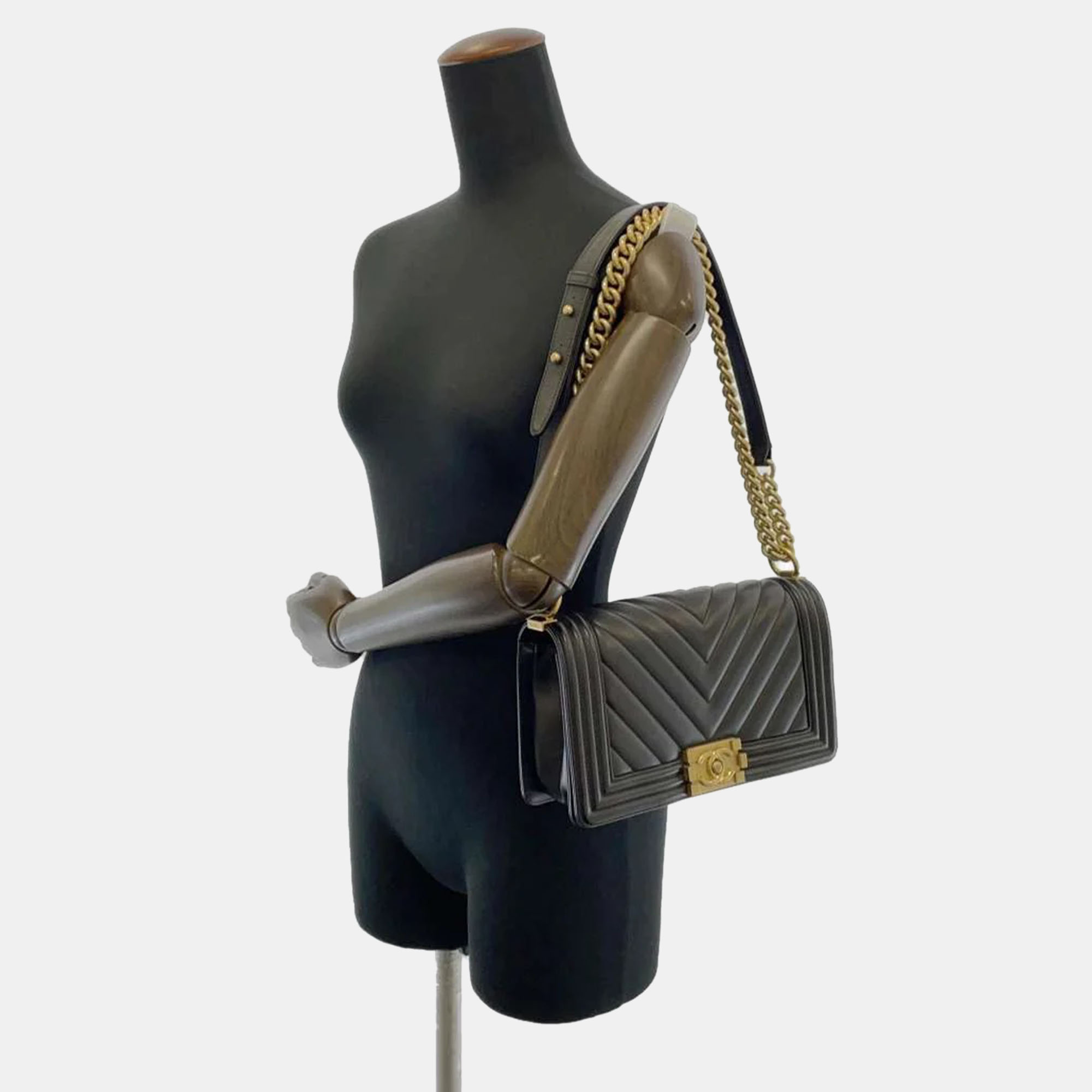 

Chanel Black Leather Medium Chevron Boy Bag