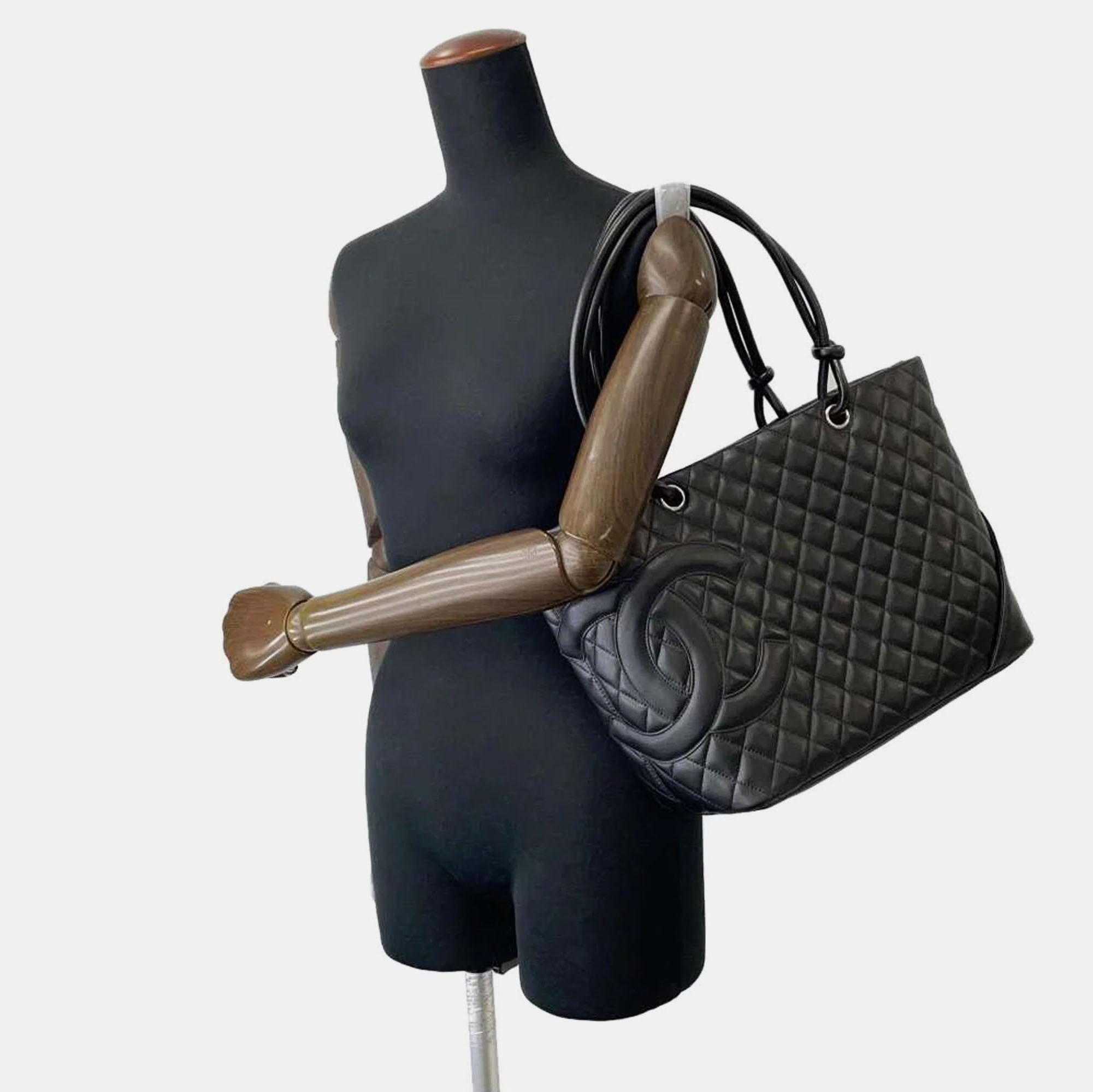 

CHANEL Black Leather Large Ligne Cambon Tote