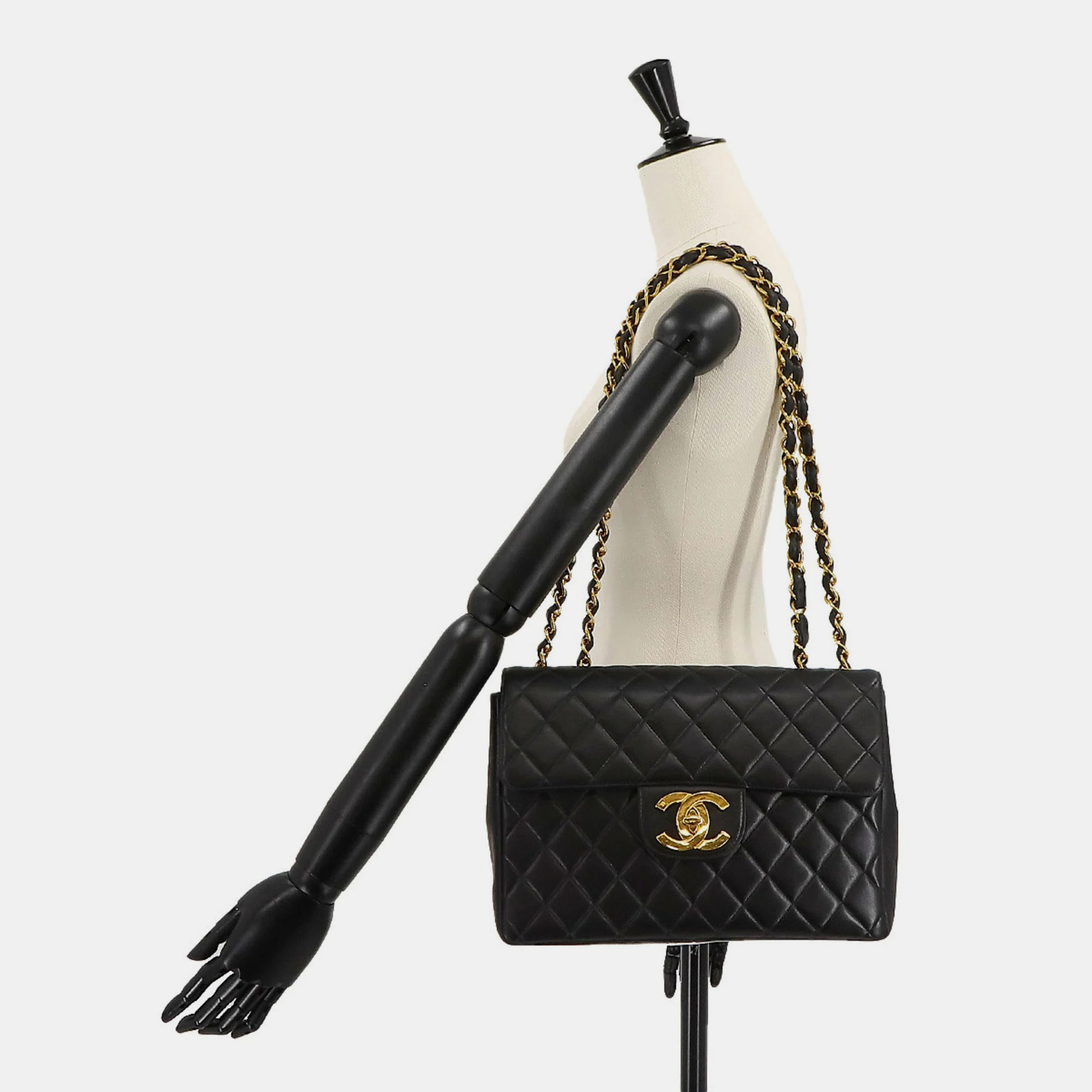 

Chanel Black Lambskin Vintage Classic Single Flap Bag