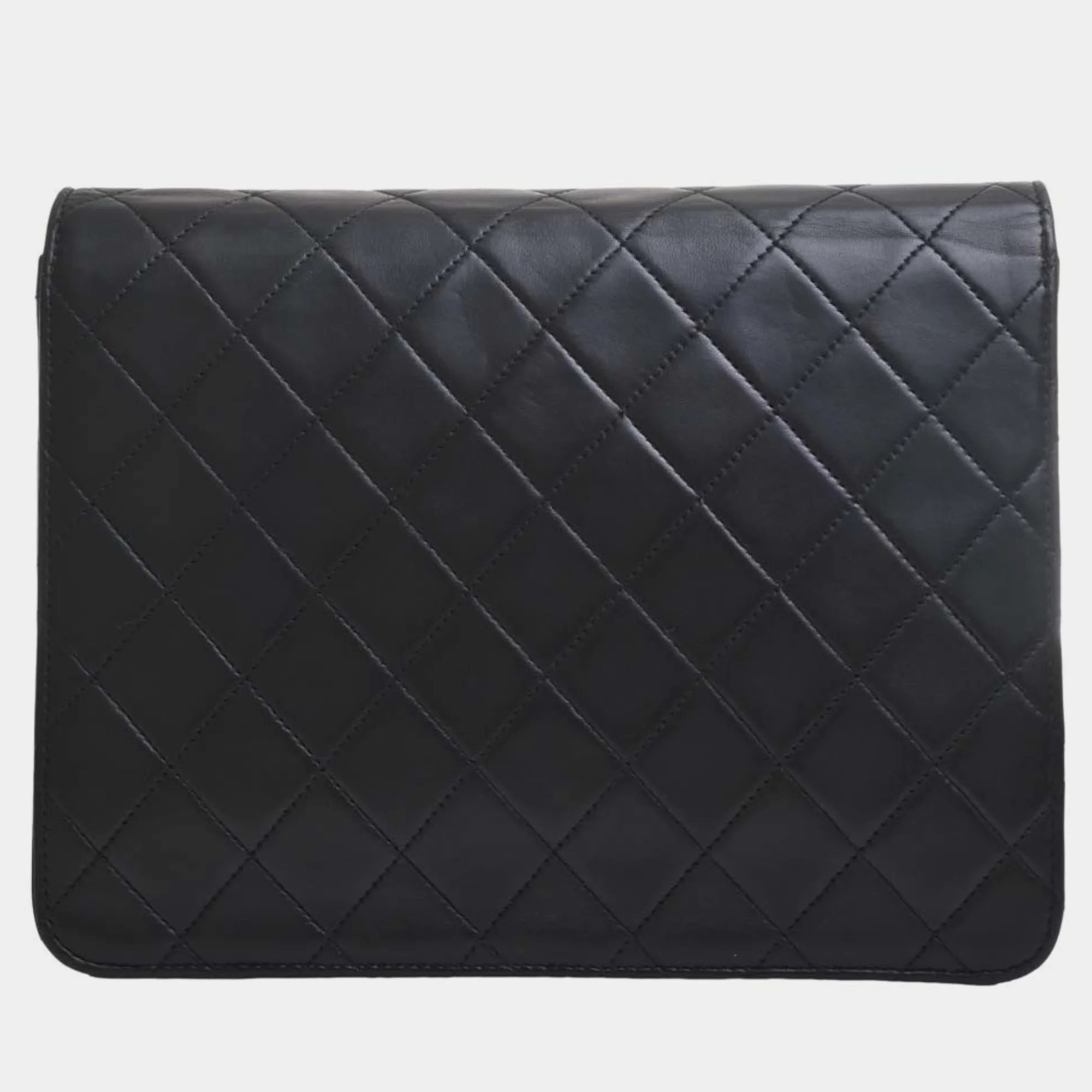 

CHANEL Quilted Leather Medium Vintage Clutch with Chain, Black