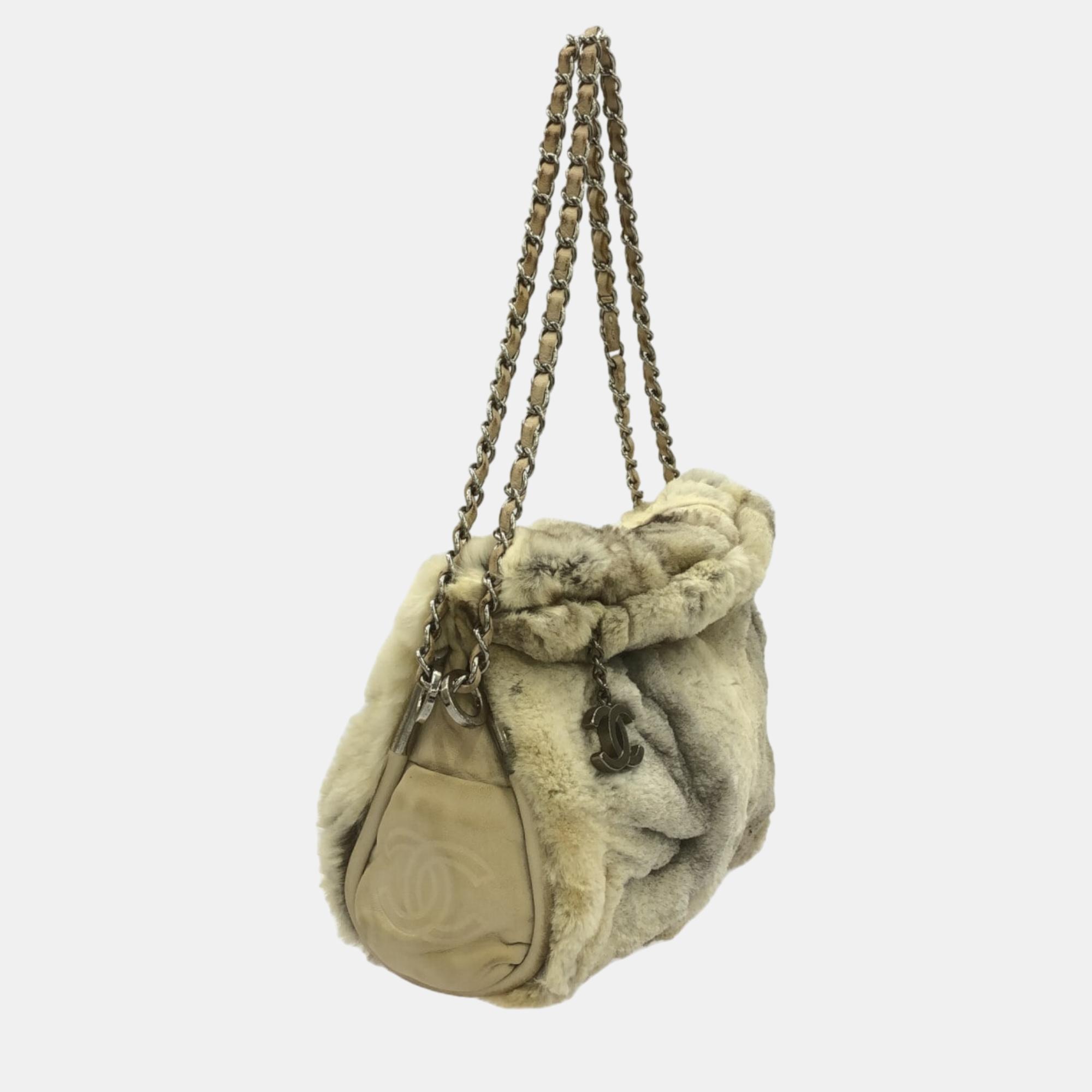 

Chanel Ecru Logo CC Rabbit Fur shoulder bag, Beige