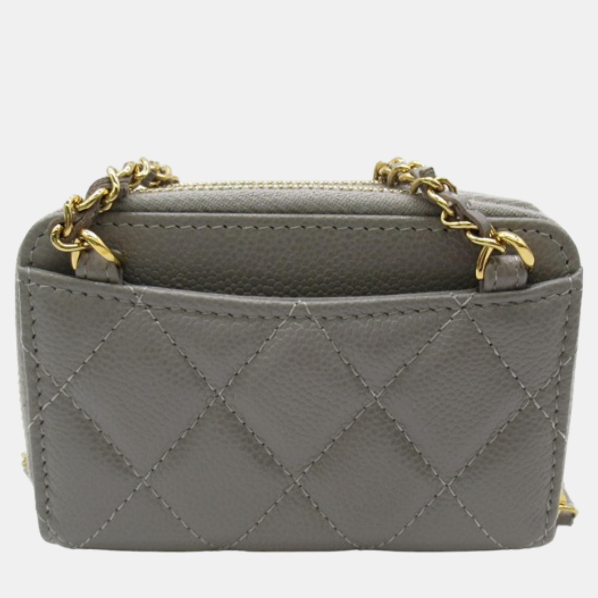 

Chanel Grey Leather Coco Clutch With Chain Crossbody Bag