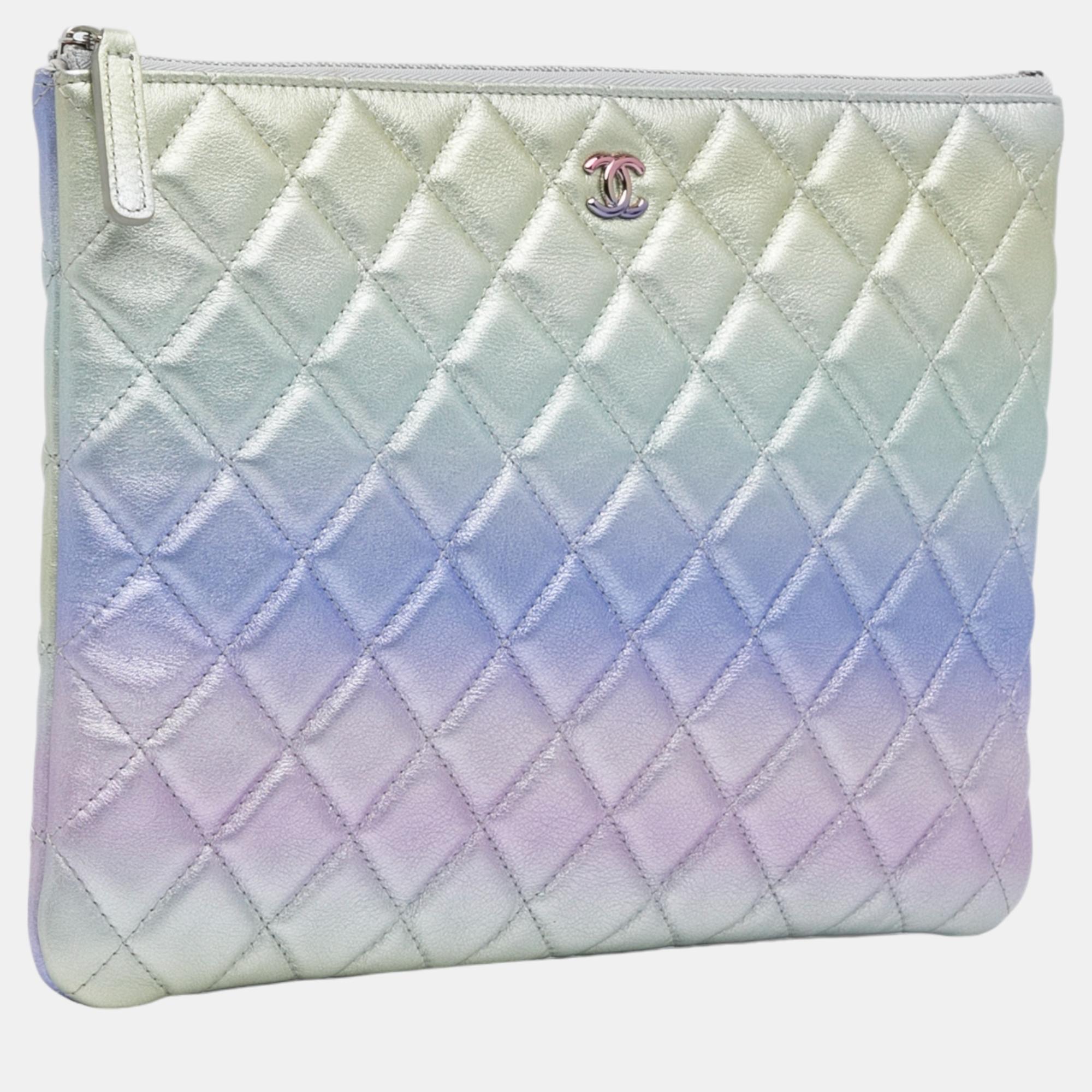 

Chanel Silver Medium Iridescent O-Case