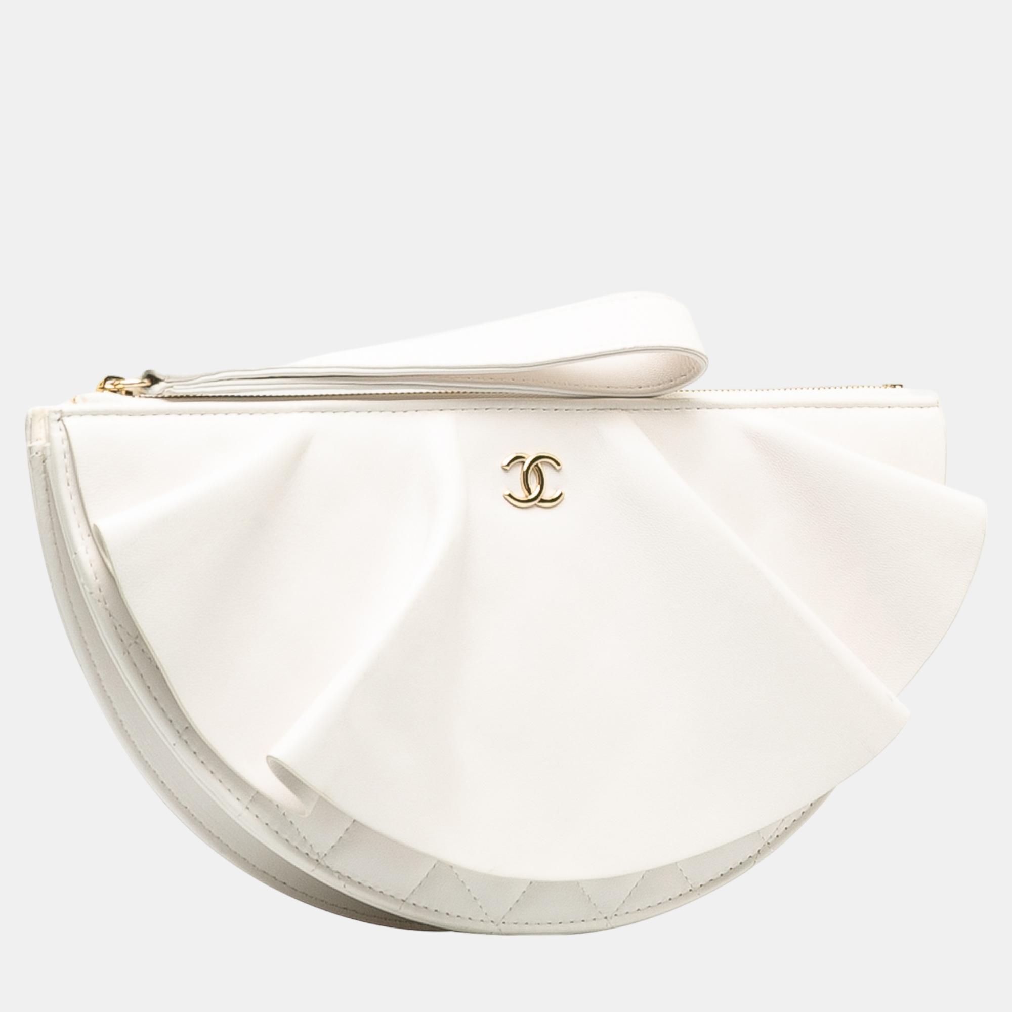 

Chanel White Lambskin Wave Clutch