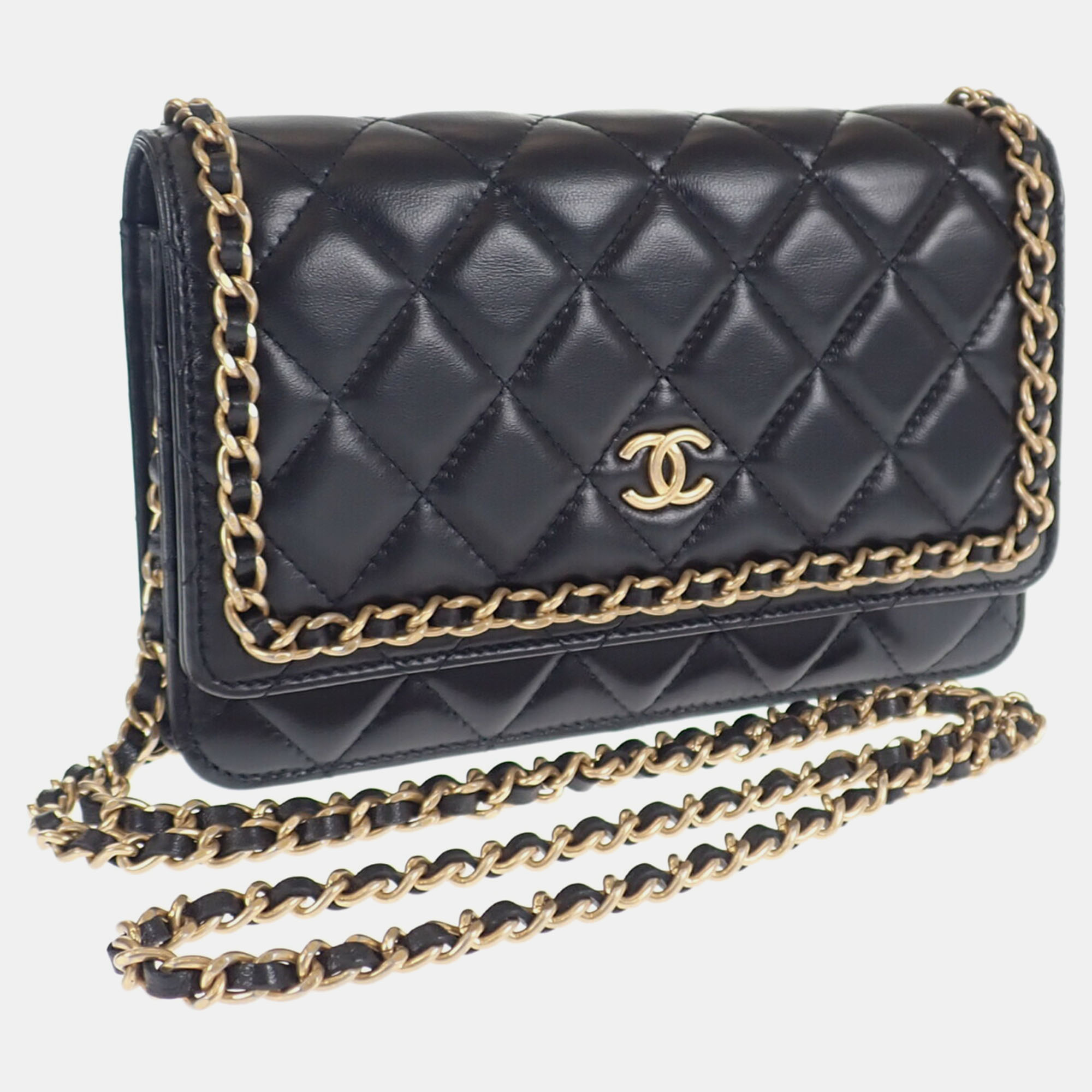 Pre-owned Chanel Black Leather Cc Quilted Chain Around Wallet On Chain