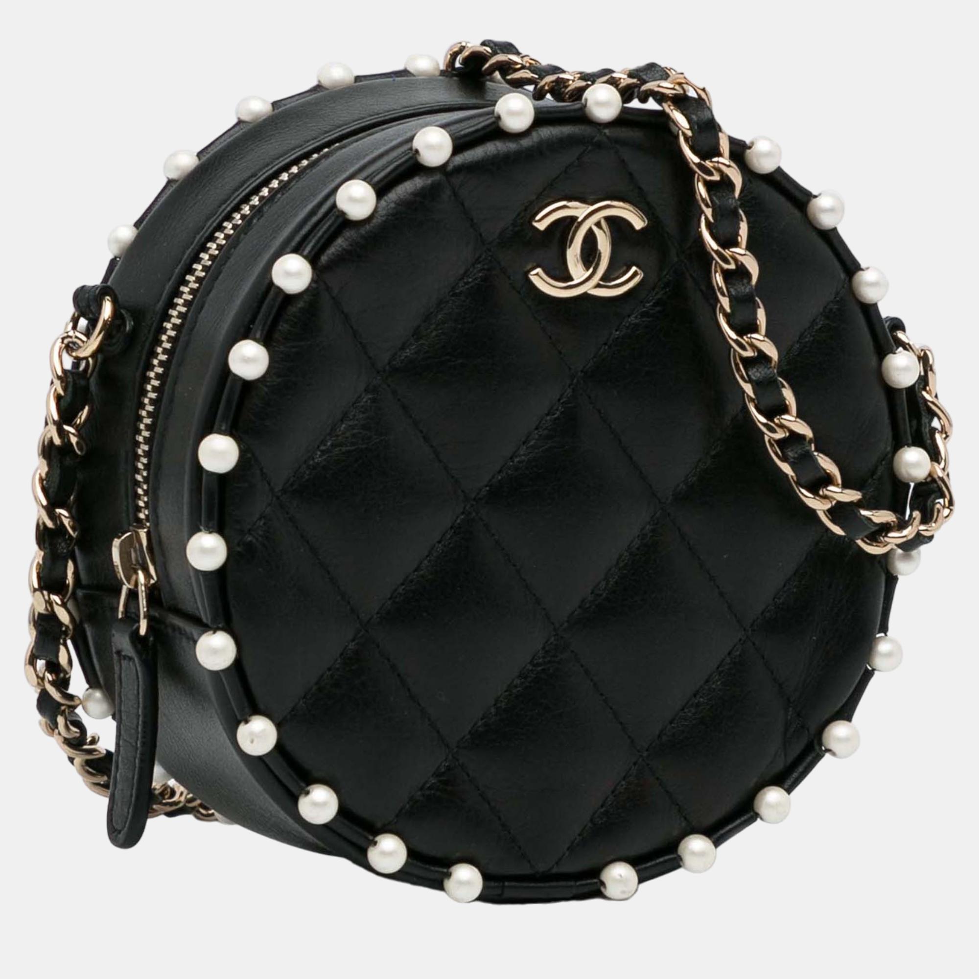 

Chanel Black Pearl Round As Earth Crossbody Bag