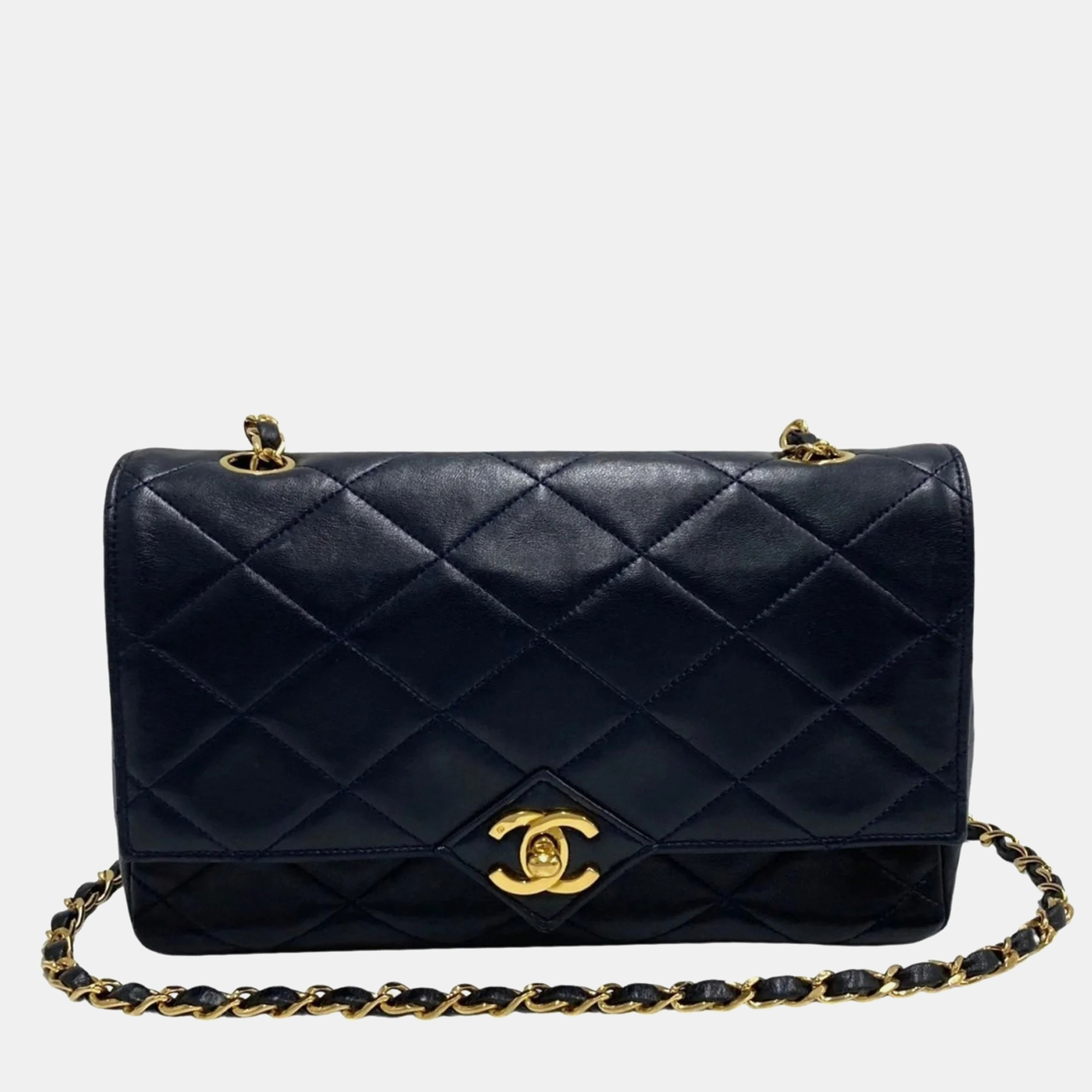 

Chanel Black Quilted Lambskin Diamond Flap Bag