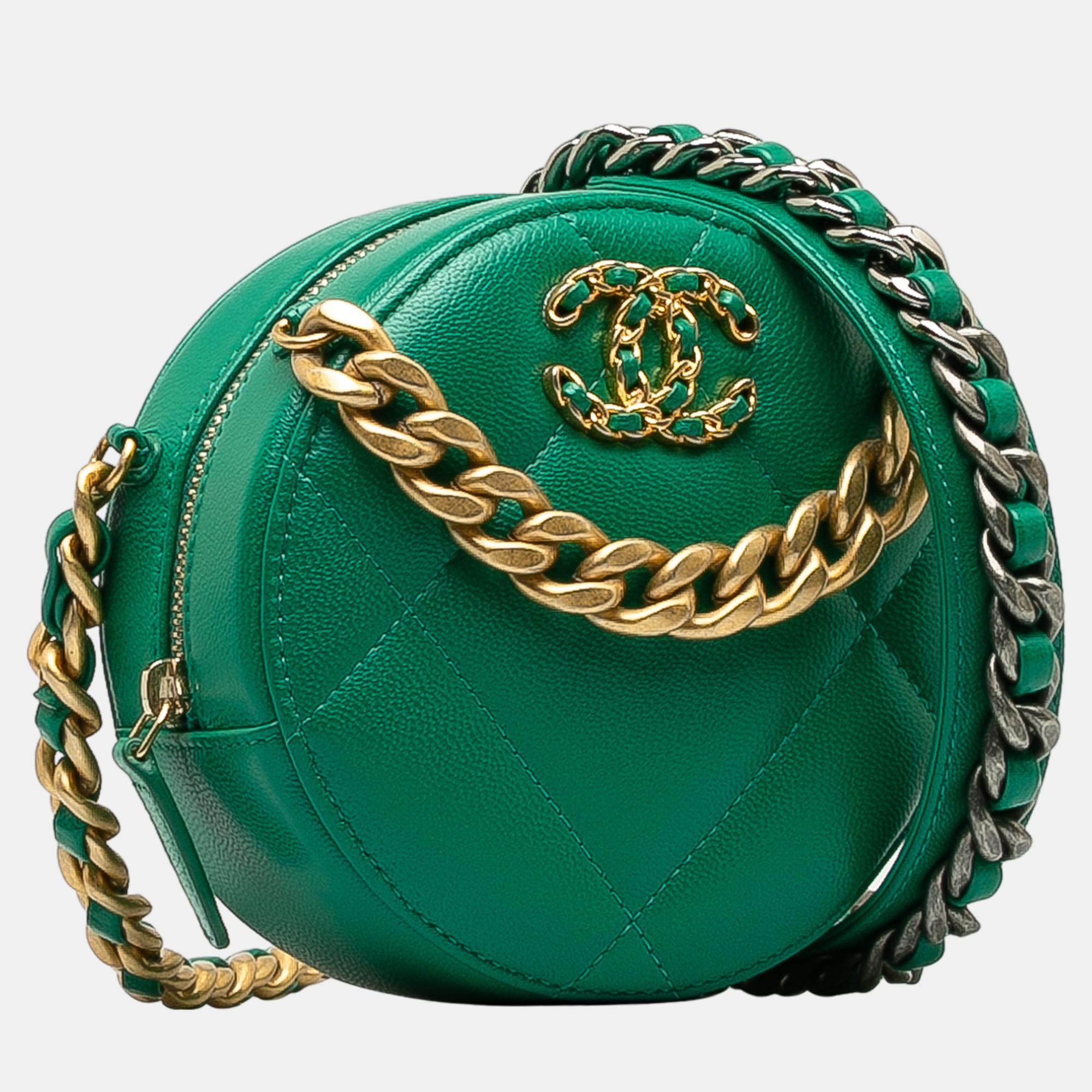 

Chanel Green 19 Round Lambskin Clutch With Chain