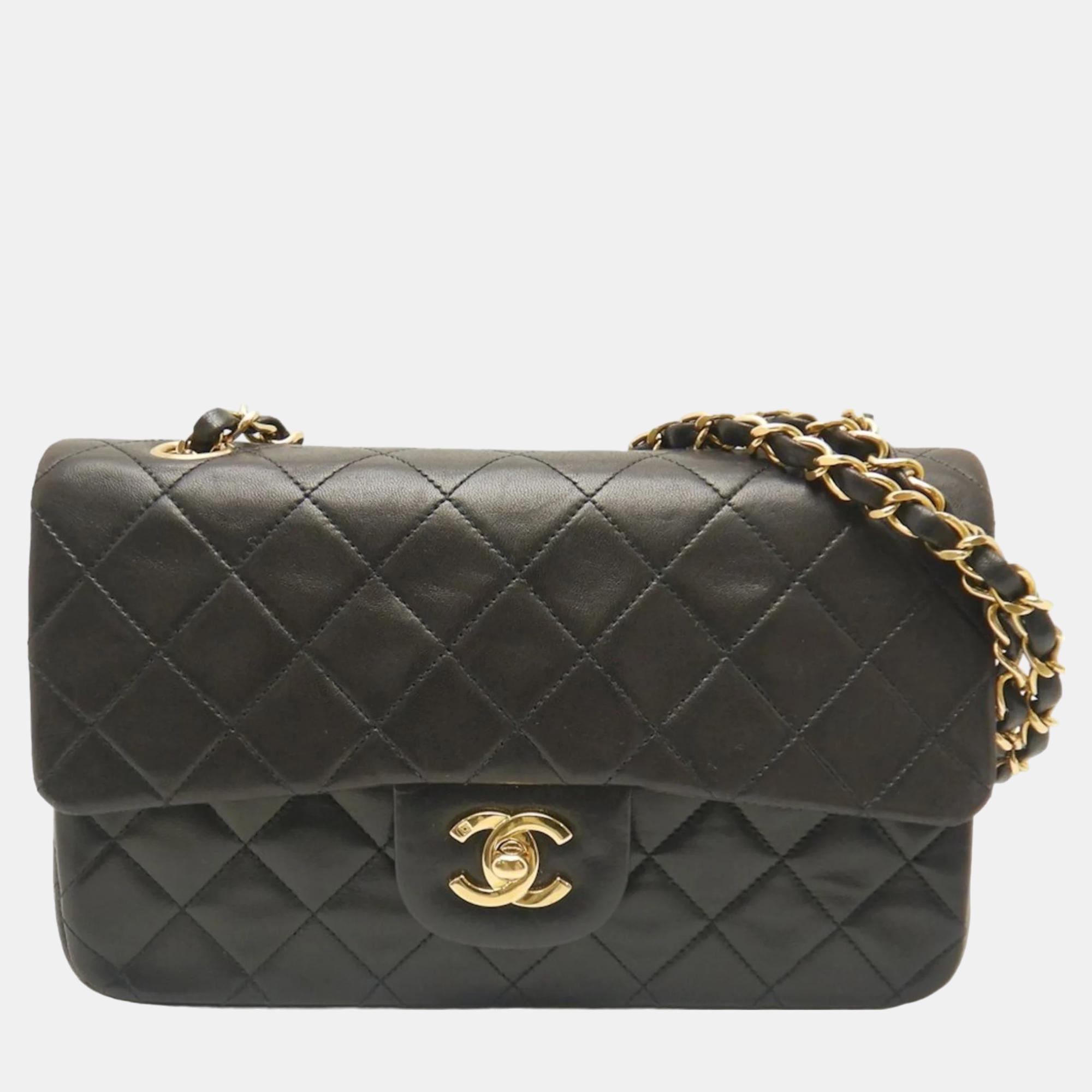 Known for creating exclusive meticulously crafted instantly recognizable fashion items Chanel is a brand coveted around the world. Indulge in the Chanel way of luxury with this pretty bag.