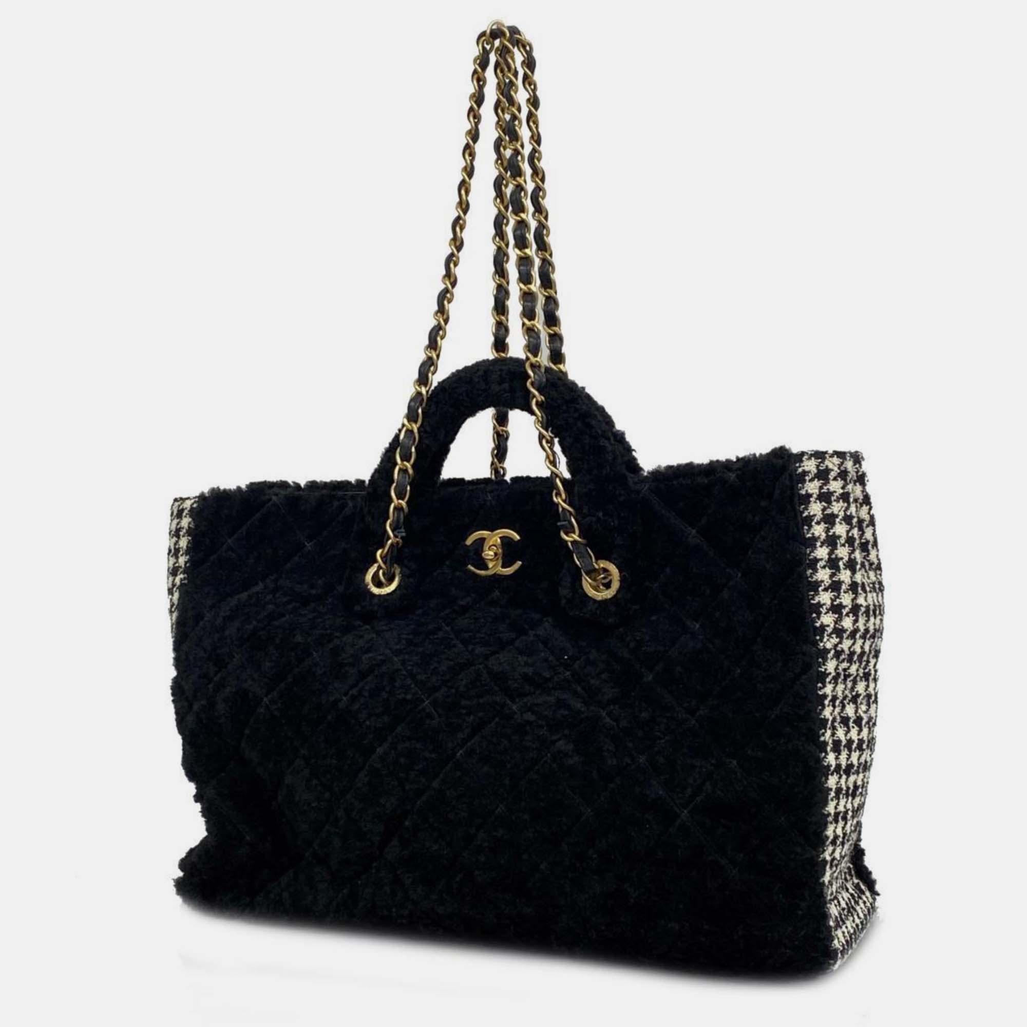 

Chanel Black Houndstooth Shearling Shopping Tote