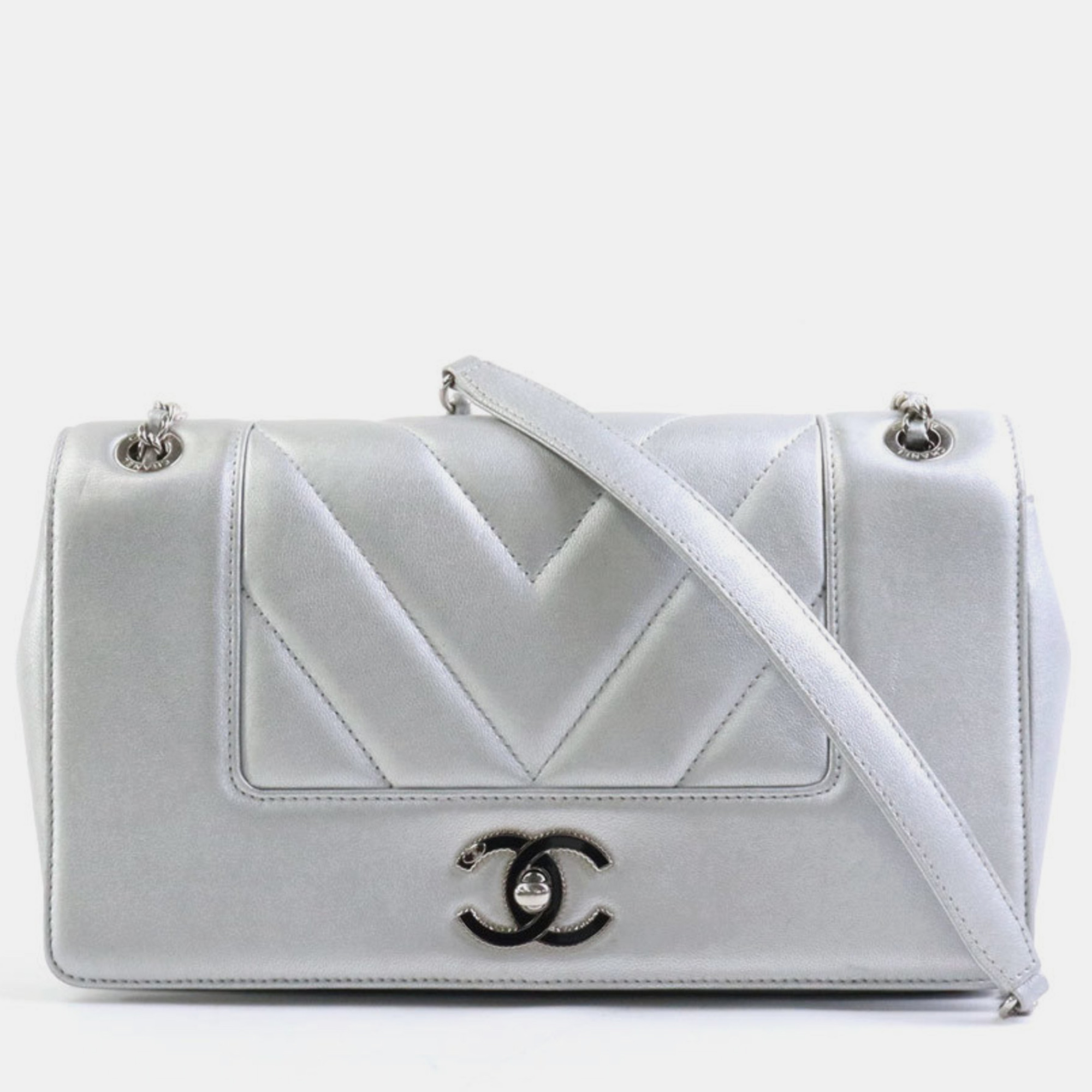 

Chanel Silver Metallic Leather Chevron Mademoiselle Vintage Flap Bag