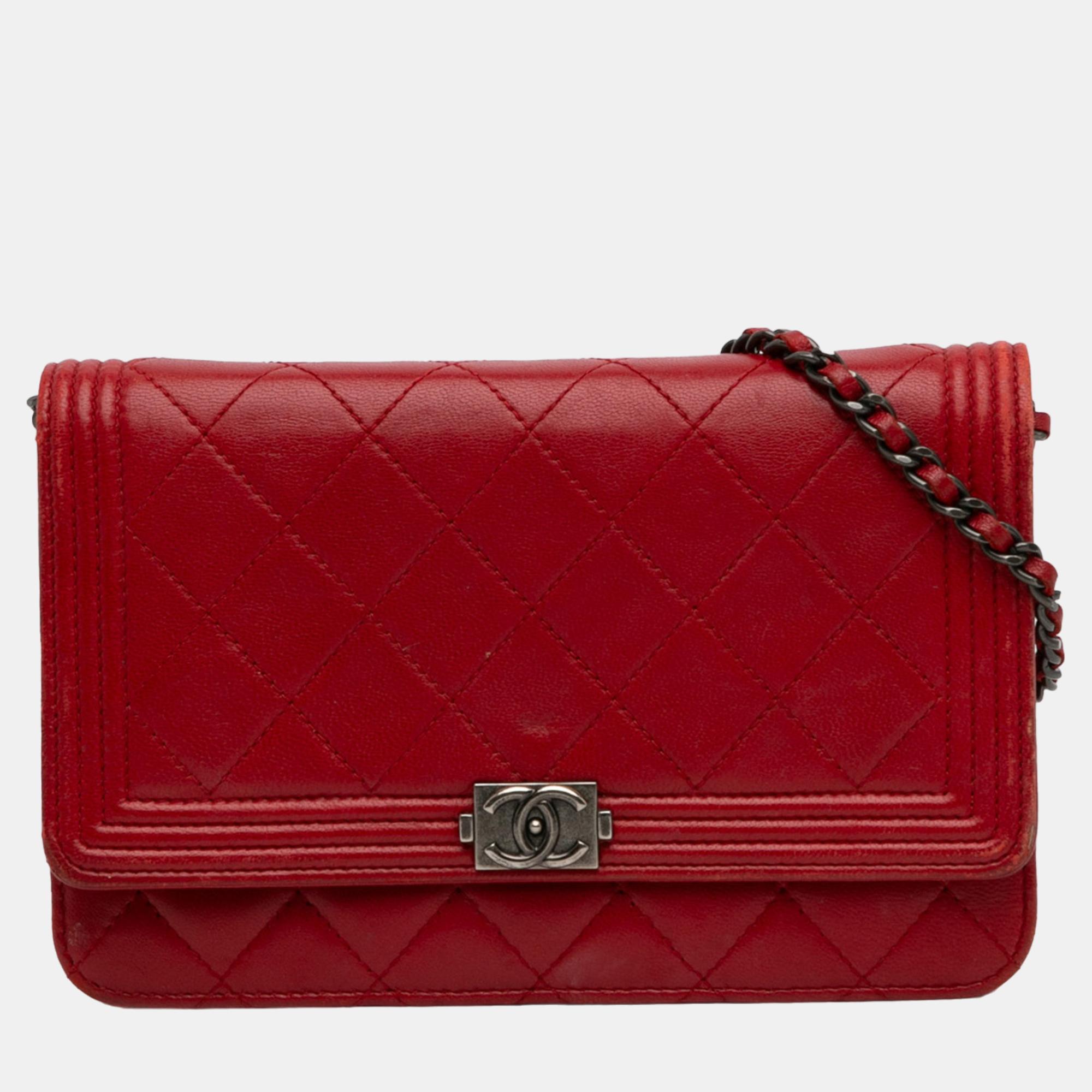 Pre-owned Chanel Red Lambskin Boy Wallet On Chain