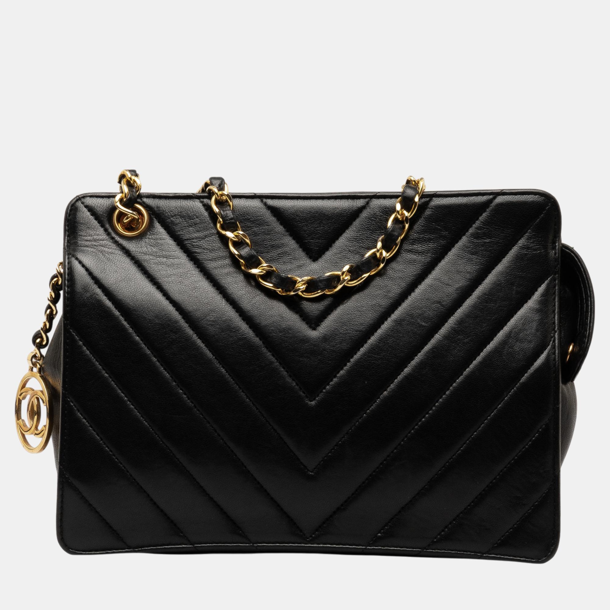 Pre-owned Chanel Black Chevron Lambskin Shoulder Bag