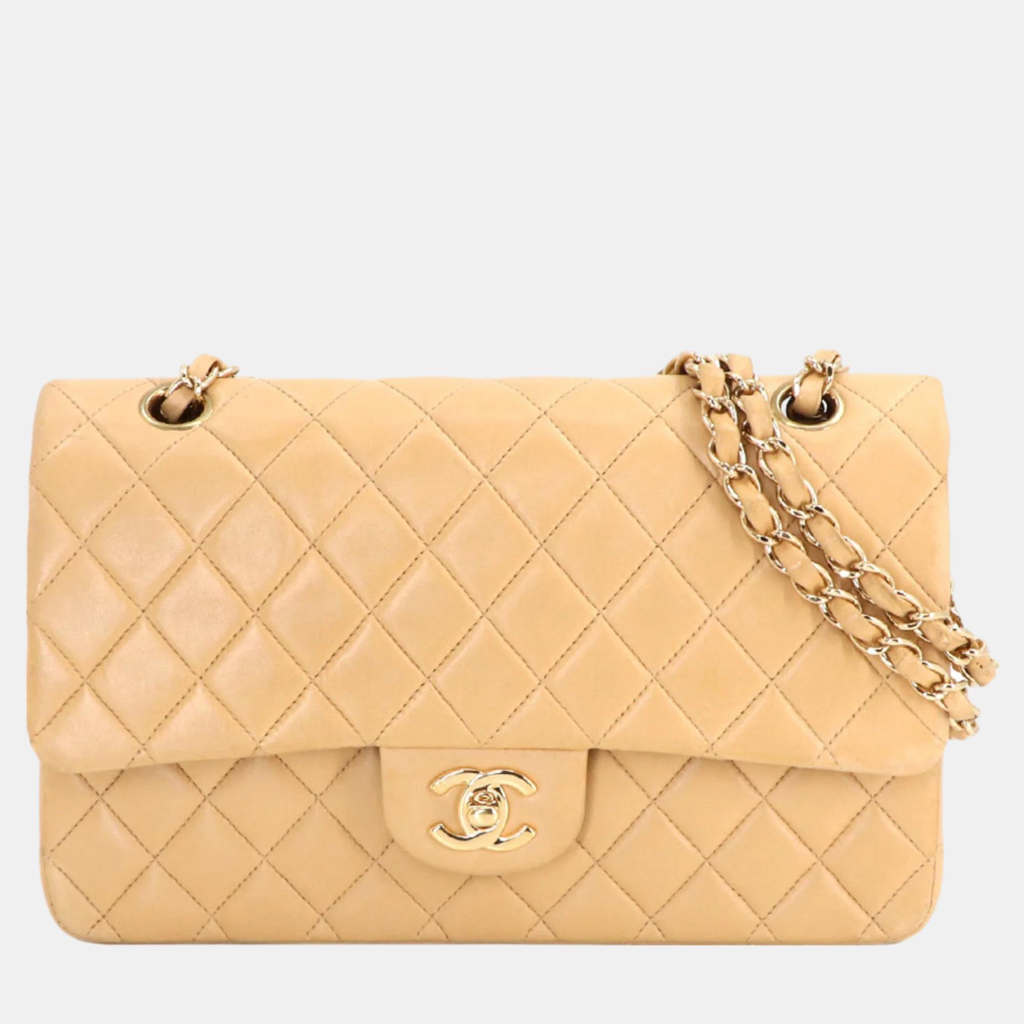 Pre-owned Chanel Beige Lambskin Leather Medium Classic Double Flap Shoulder Bag