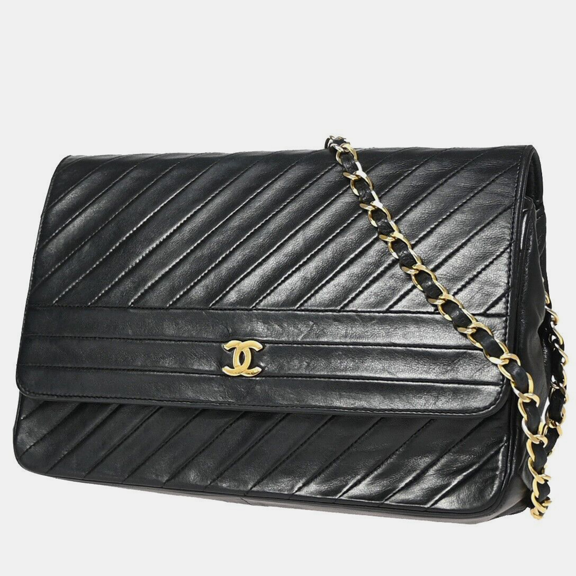 

Chanel Black Leather shoulder bag