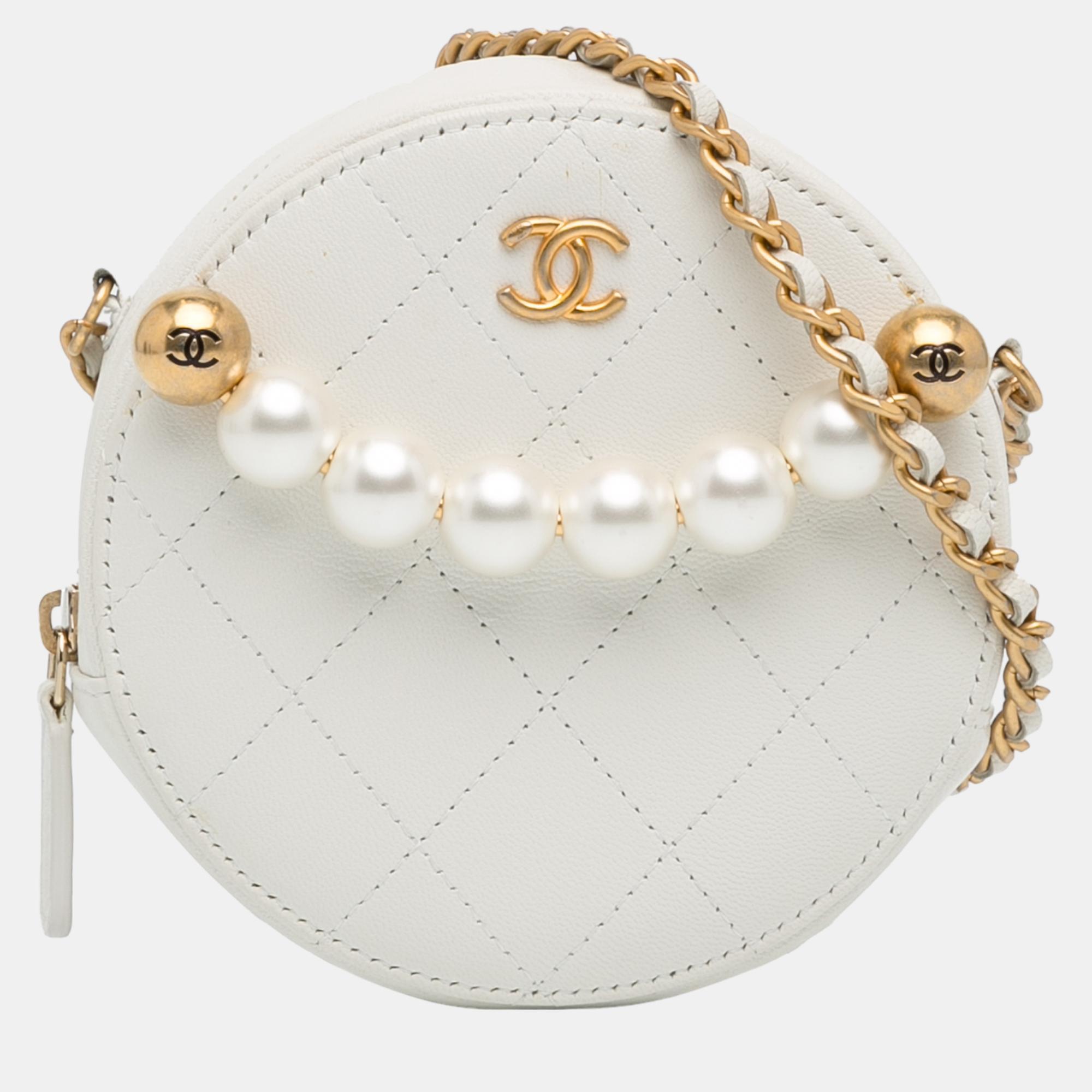 

Chanel White Lambskin Pearl Round Clutch with Chain