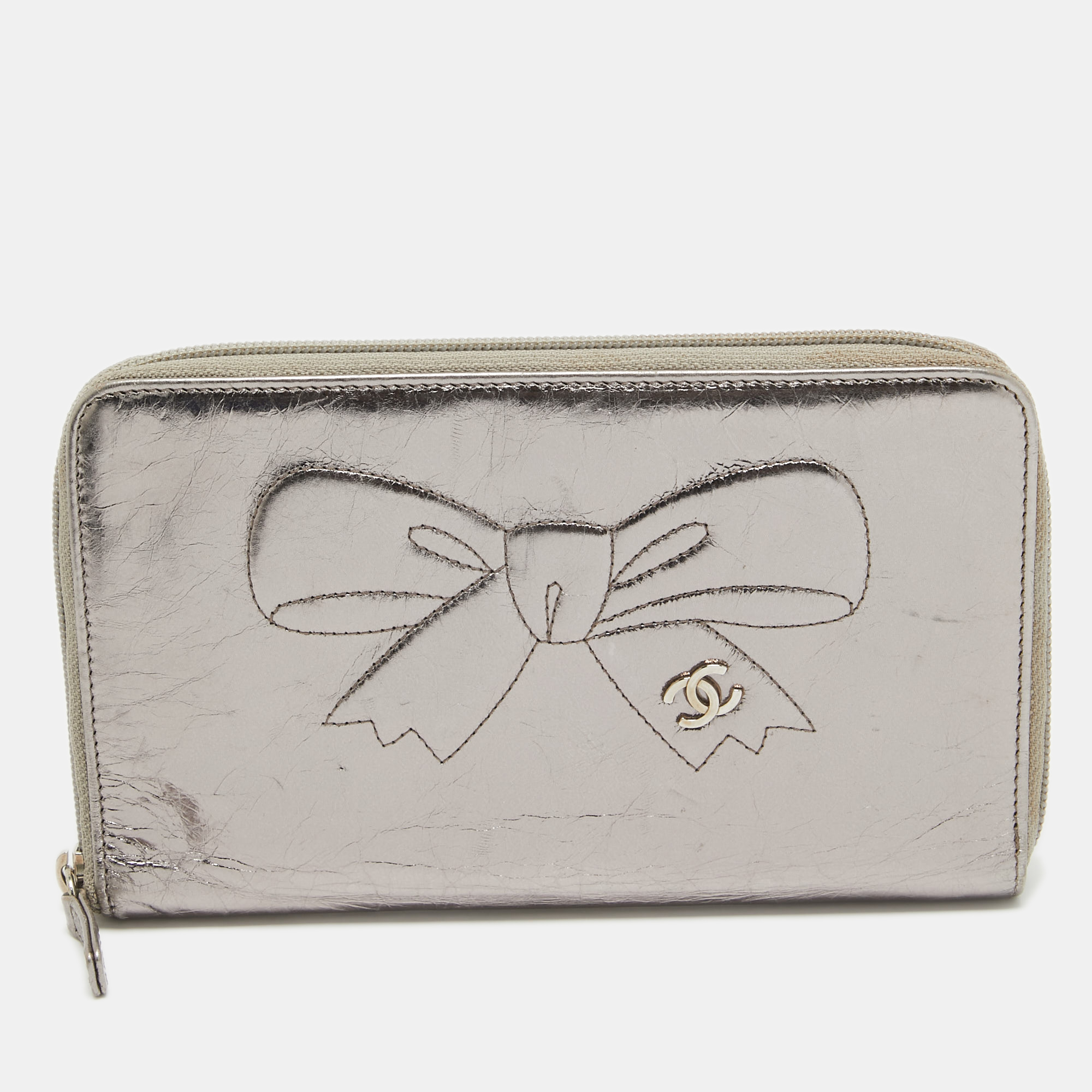 

Chanel Silver Leather CC Bow Zip Around Wallet Organizer