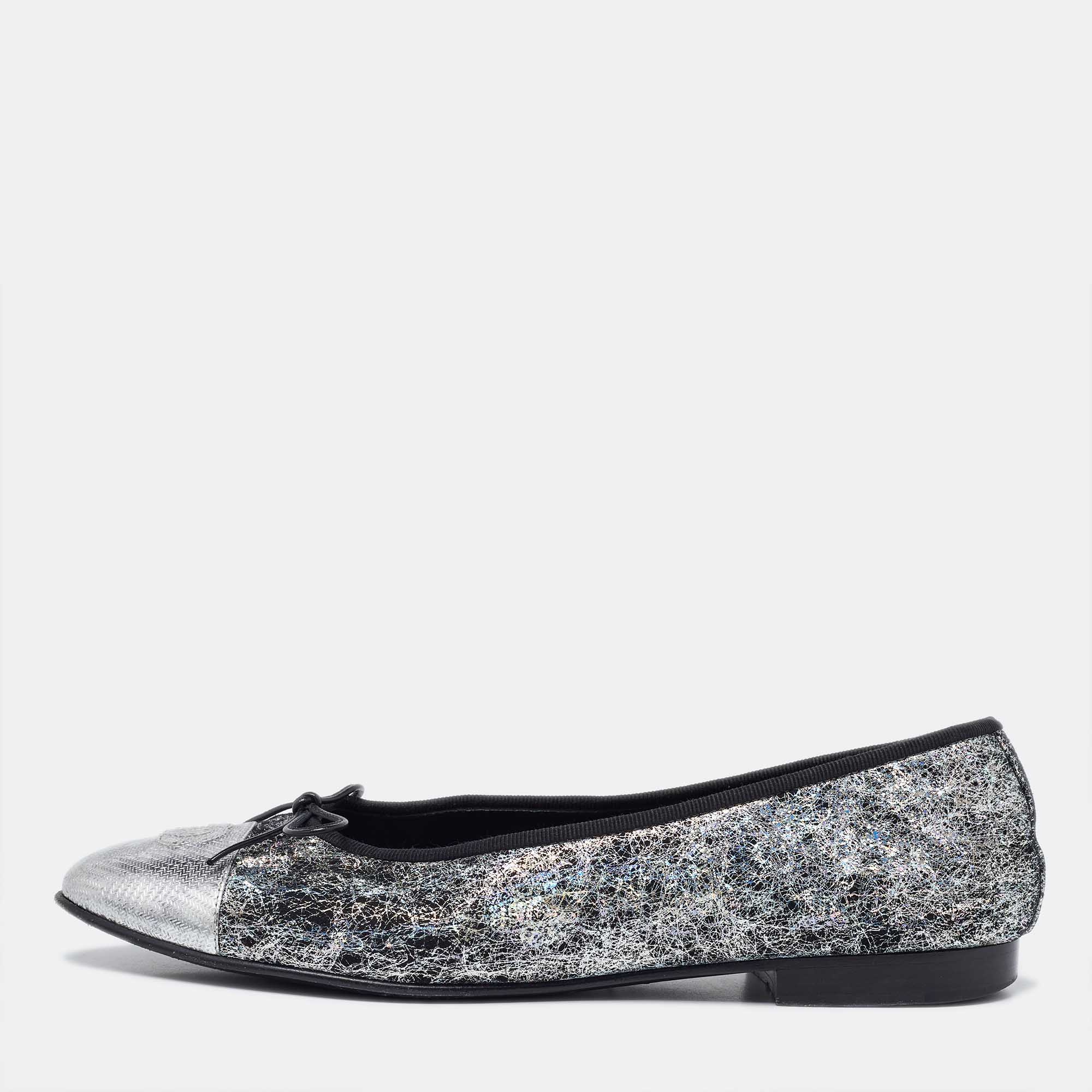 

Chanel Metallic Silver Textured Suede and Leather CC Cap Toe Bow Ballet Flats Size
