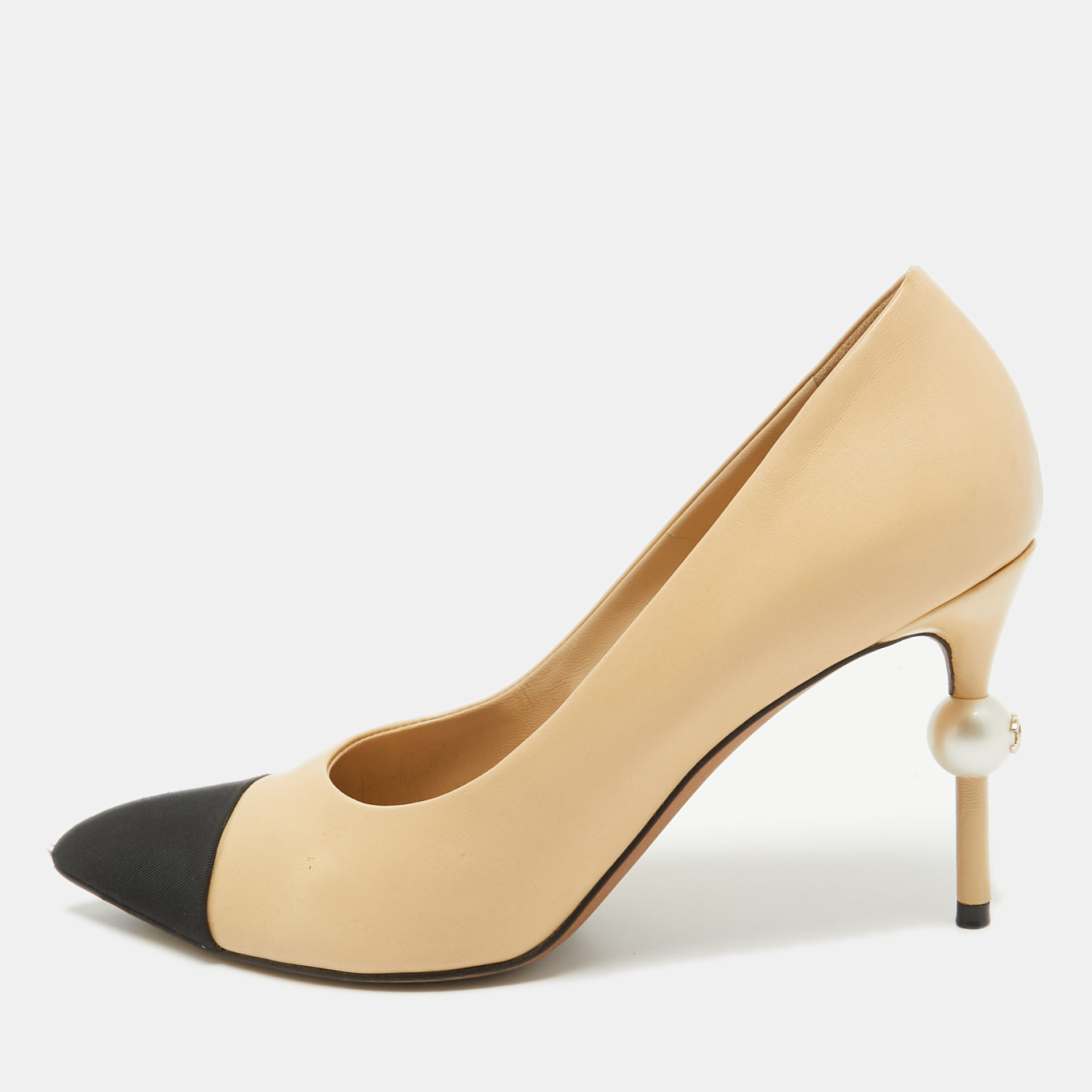 

Chanel Beige/Black Leather And Fabric Faux Pearl Cap Toe Pointed Toe Pumps Size