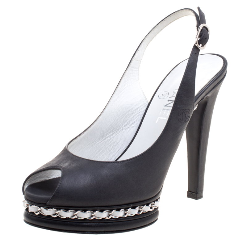 Pre Owned صندل شانيل فتحة كعب نعل سميك سلسلة جلد رصاصي حصوي مقاس 38