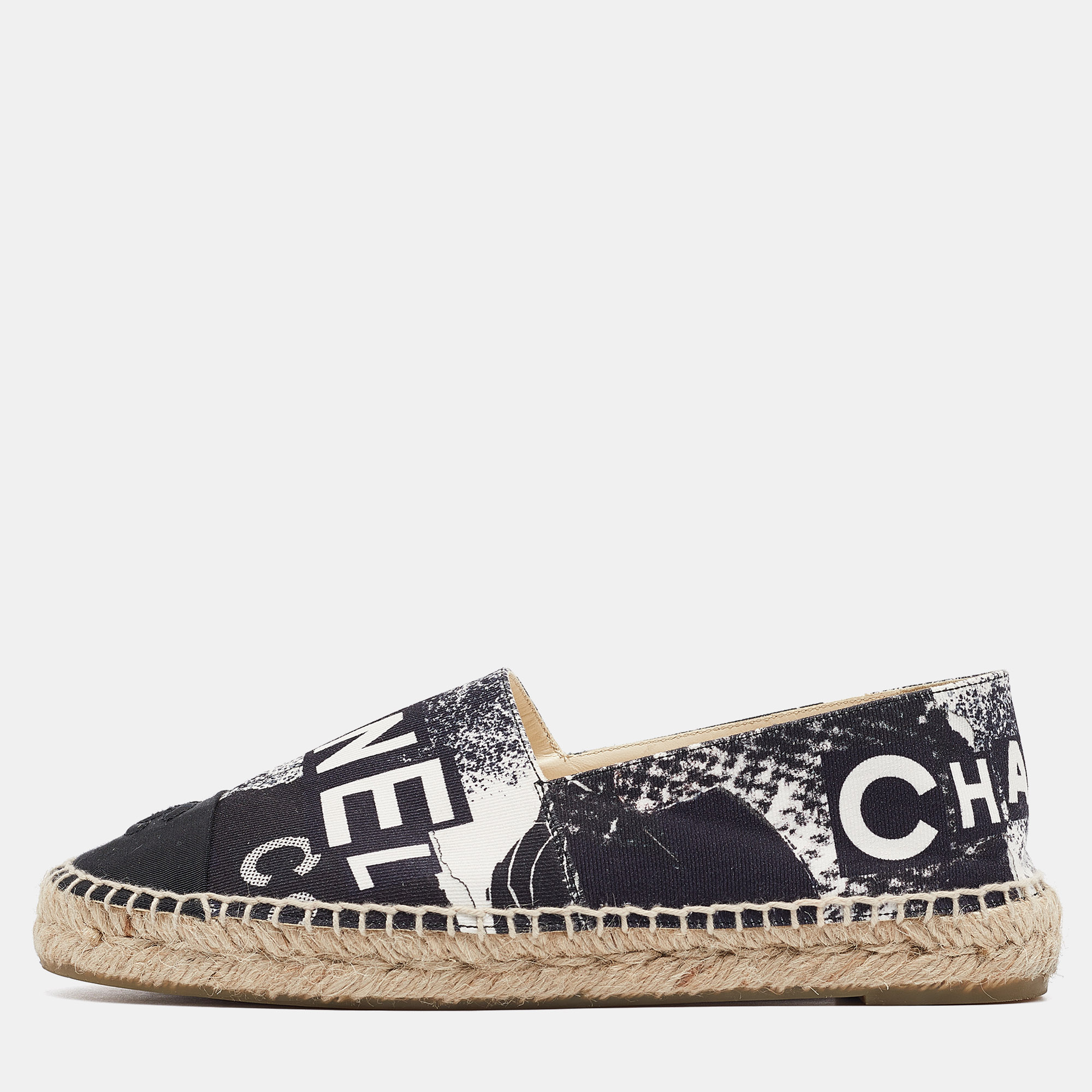 Pre-owned Chanel Black/white Printed Canvas Cc Espadrille Flats Size 39