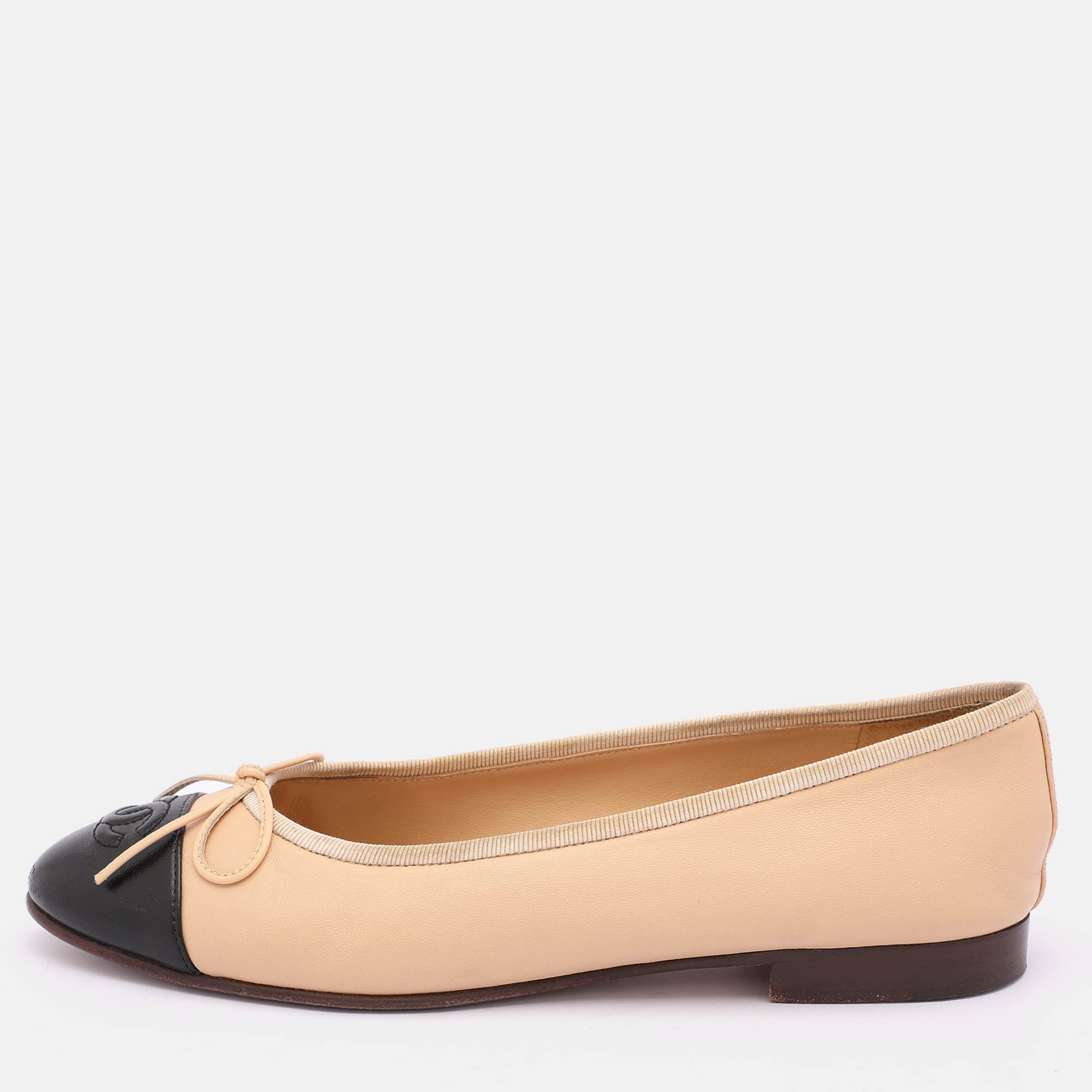 

Chanel Beige/Black Leather CC Bow Cap Toe Ballet Flats Size