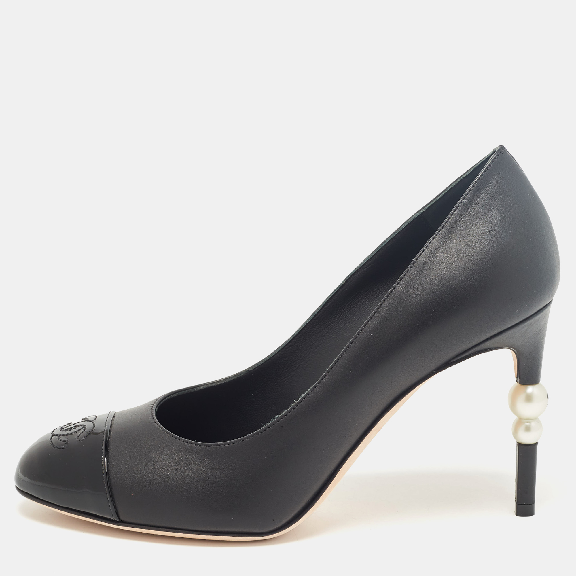 

Chanel Black Leather and Patent Cap Toe CC Faux Pearl Pumps Size