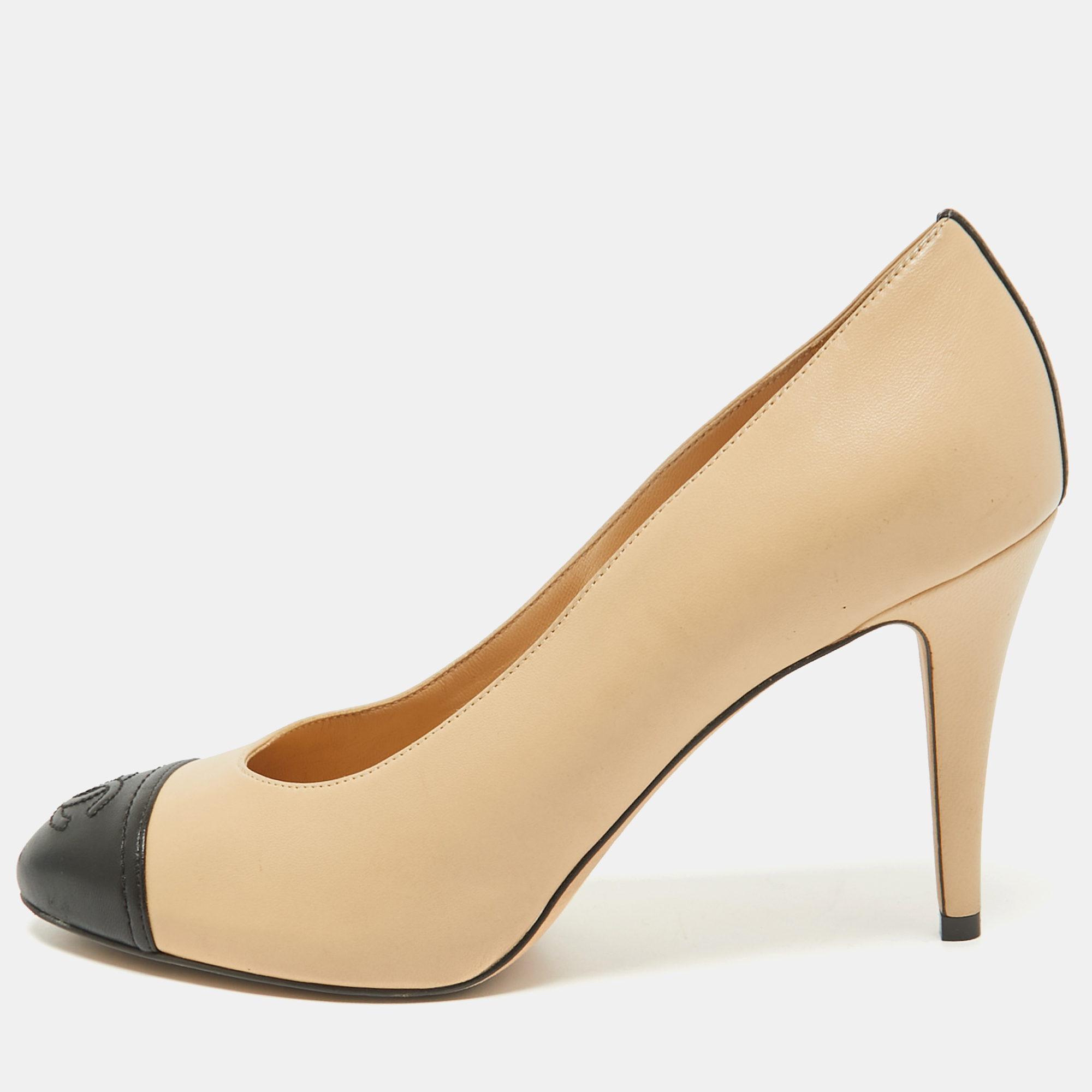 

Chanel Beige/Black Leather Cap Toe Pumps Size