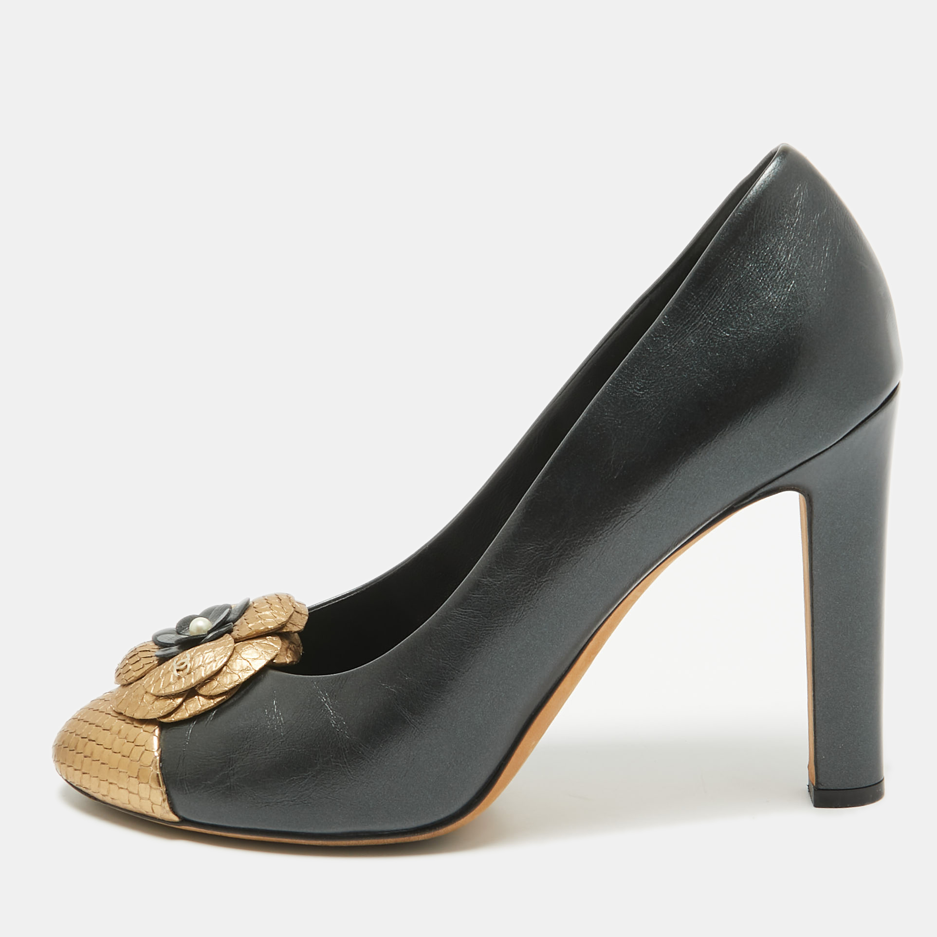 

Chanel Grey/Gold Leather Flower Embellished Pumps Size