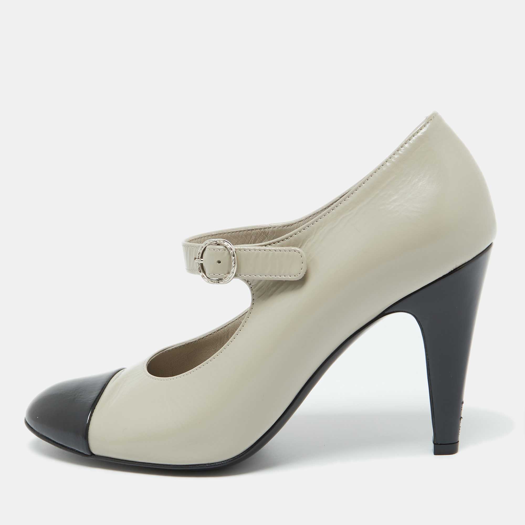 

Chanel Grey/Black Leather Pumps Size