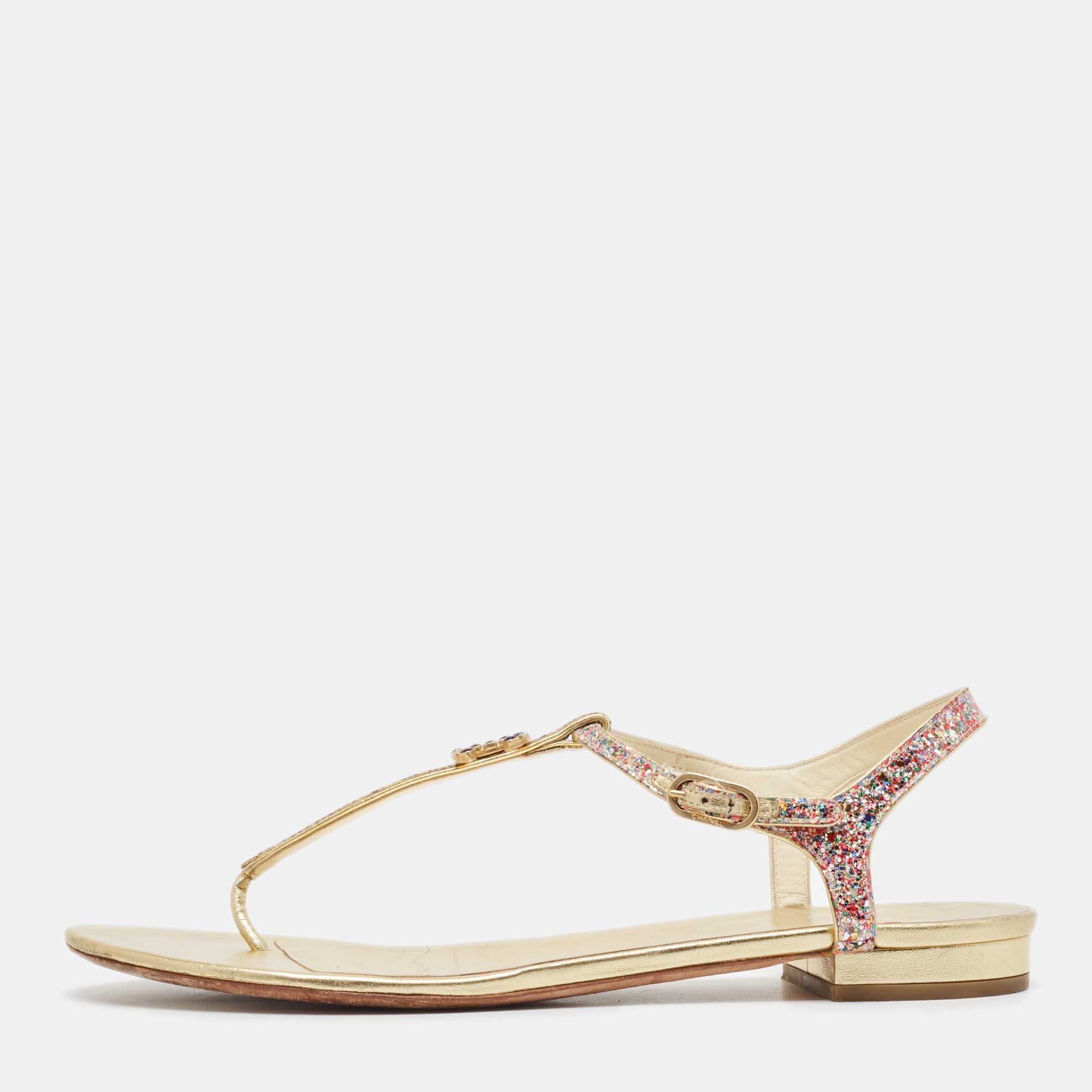 

Chanel Gold Glitter and Leather CC Thong Flat Sandals Size