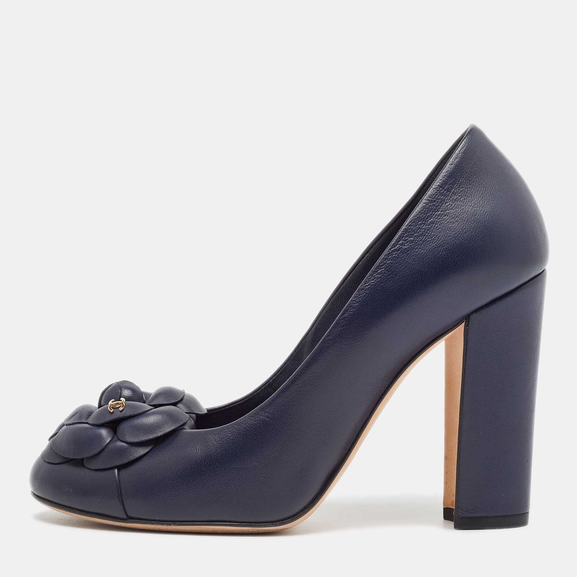 

Chanel Navy Blue Leather Block Heel Pumps Size