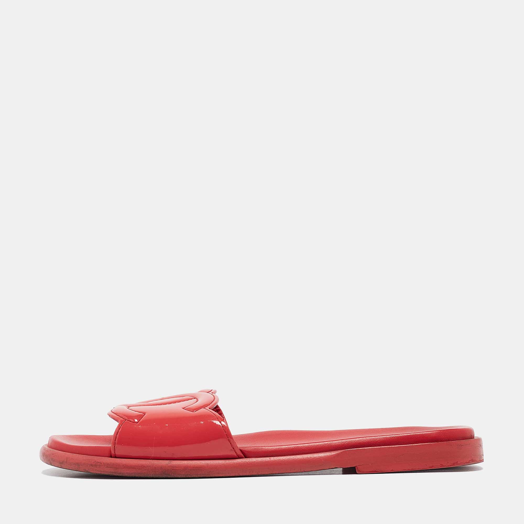 

Chanel Red Patent Leather CC Slides Size