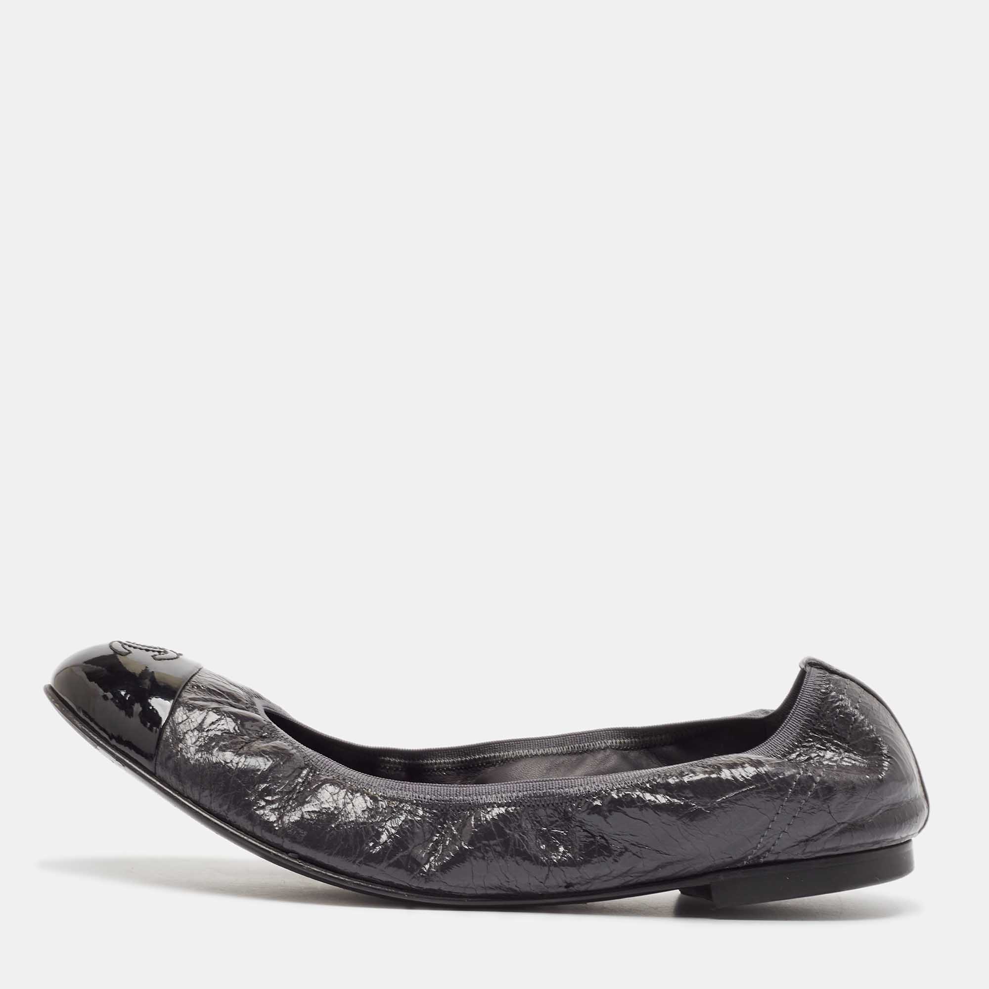 

Chanel Grey/Black Patent Leather CC Scrunch Ballet Flats Size