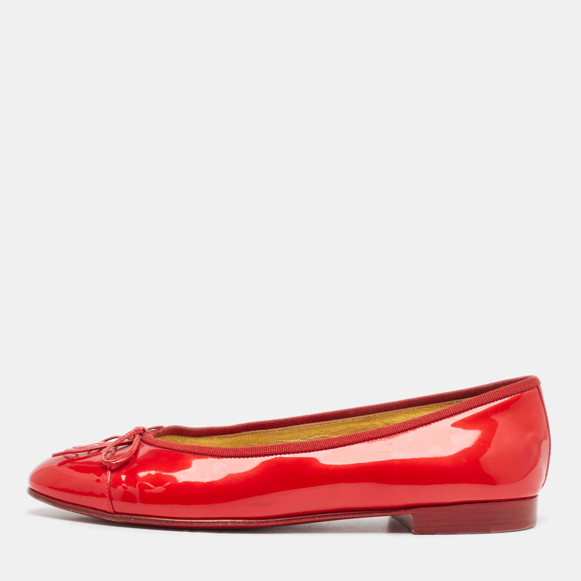 

Chanel Red Patent Leather CC Ballet Flats Size