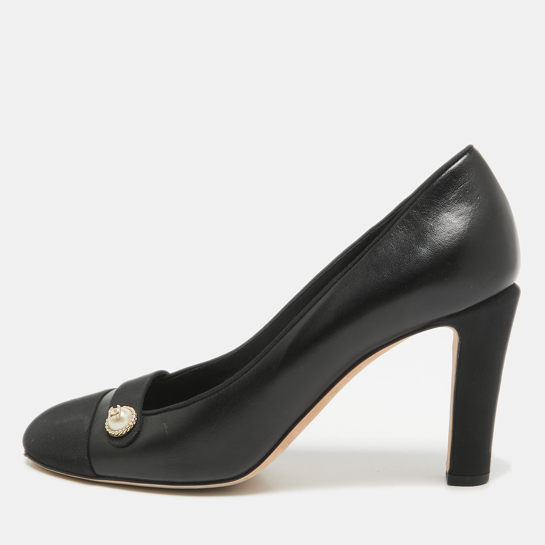 

Chanel Black Leather and Canvas Cap Toe CC Pearl Detail Pumps Size