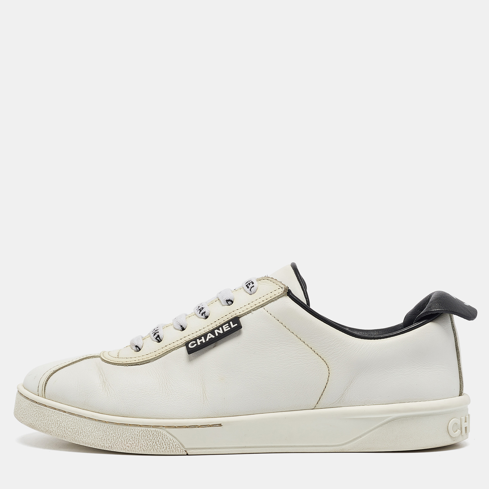 

Chanel White Leather CC Low Top Sneakers Size