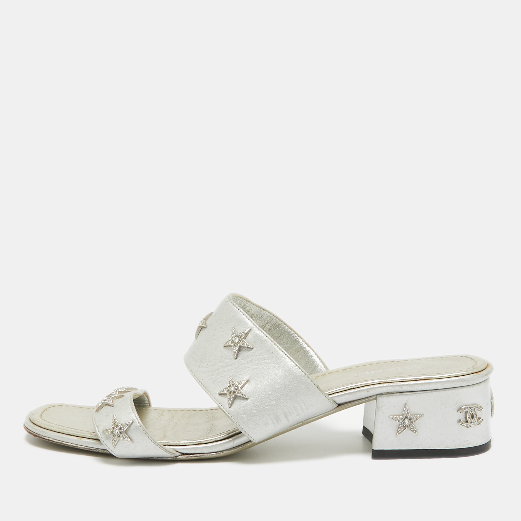 

Chanel Silver Leather Star Crystal Embellished Slide Sandals Size