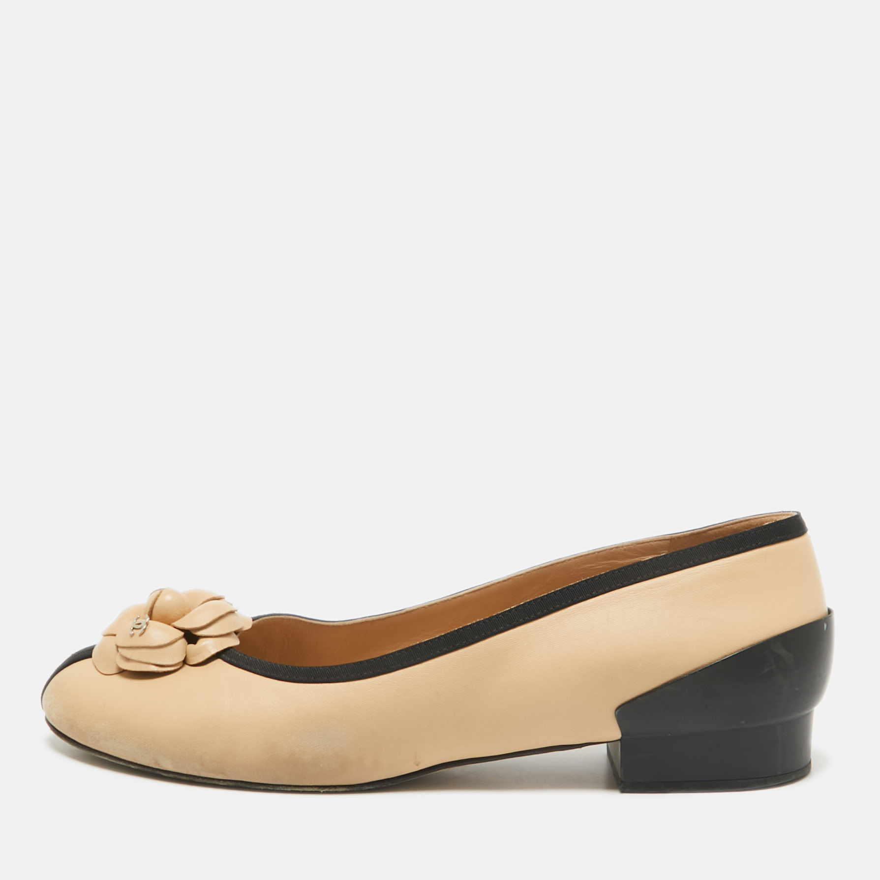 

Chanel Beige/Black Leather CC Camelia Ballet Flats Size