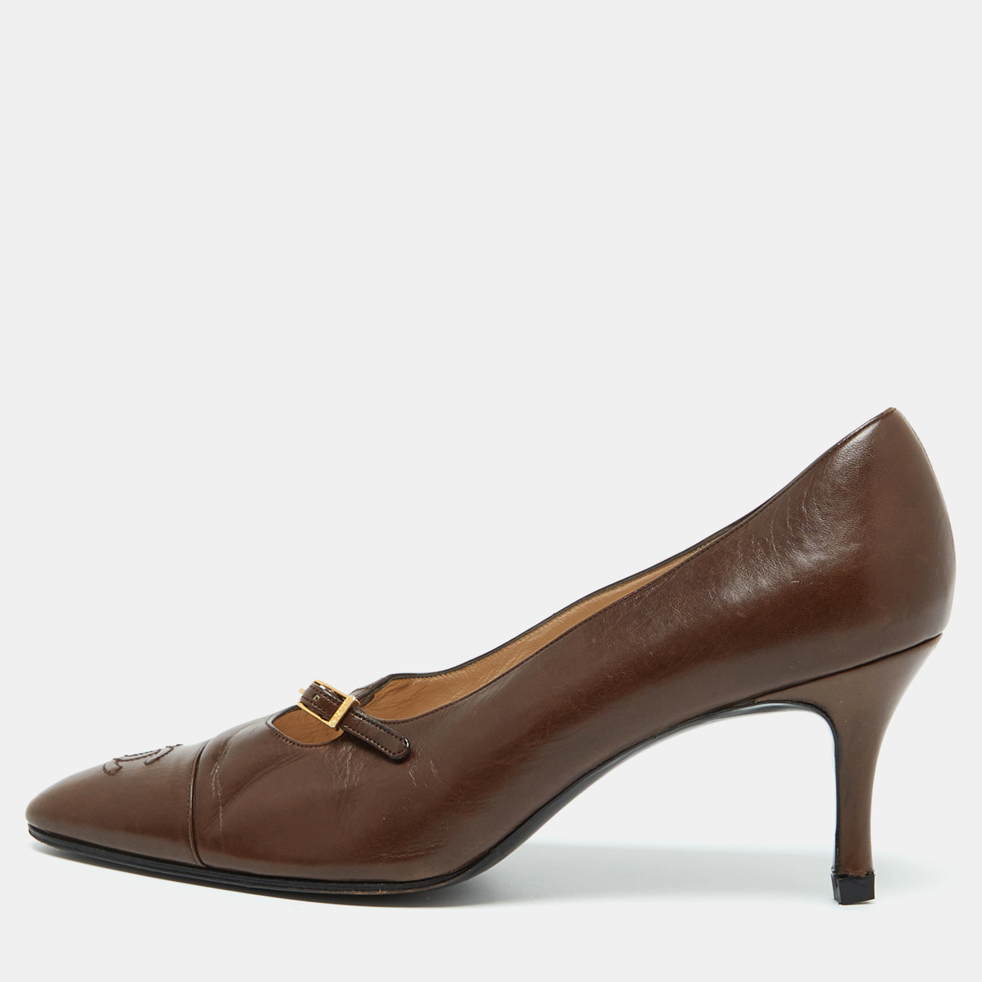 

Chanel Brown Leather CC Cap Toe Pumps Size