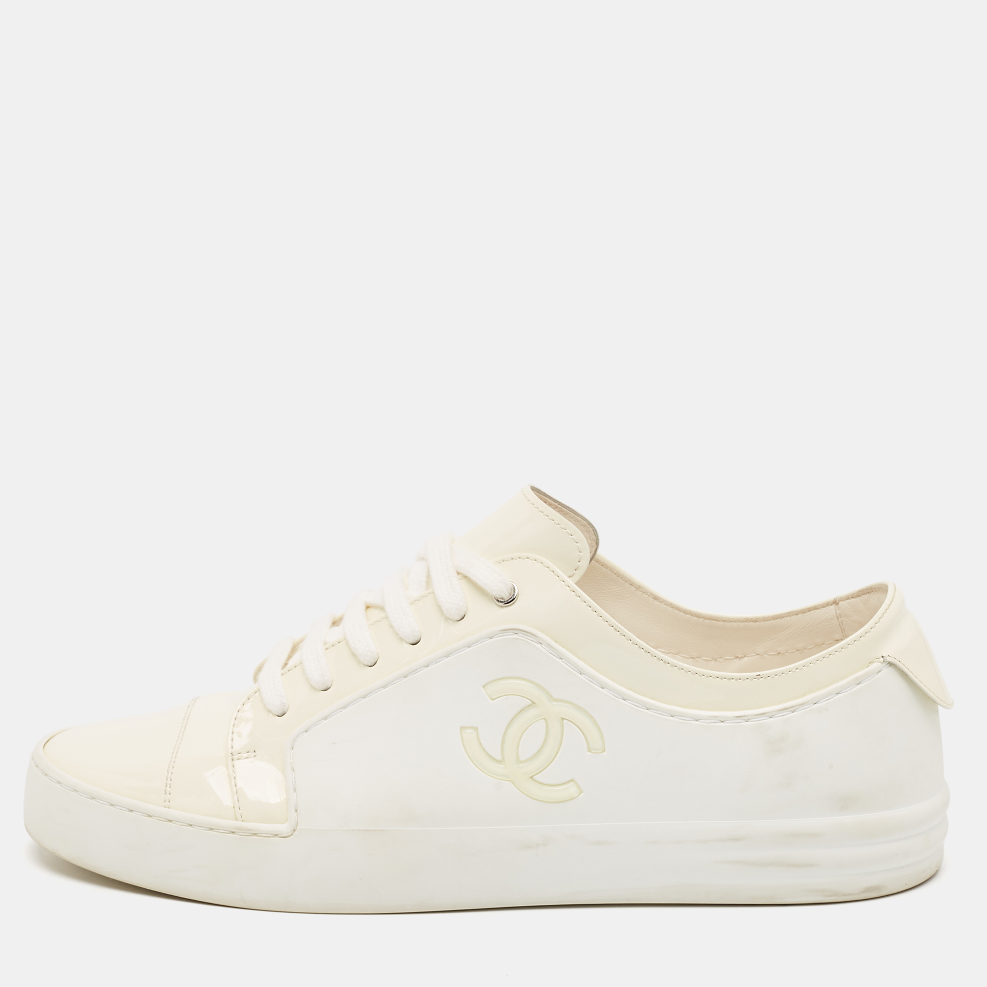 

Chanel White/Cream Rubber and Leather CC Low Top Sneakers Size