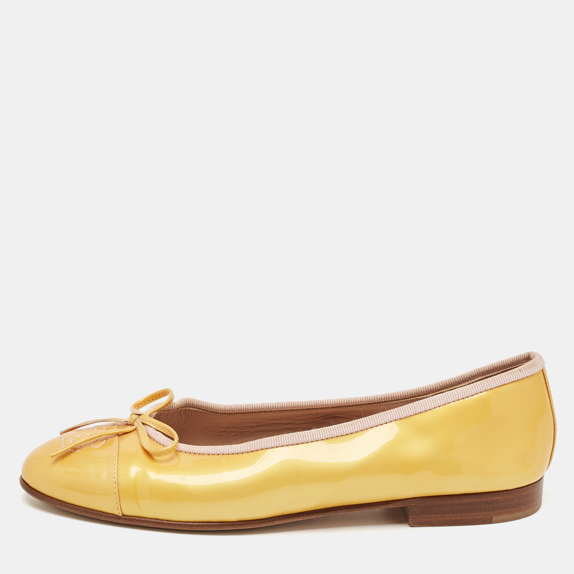 

Chanel Yellow Patent Leather CC Ballet Flats Size