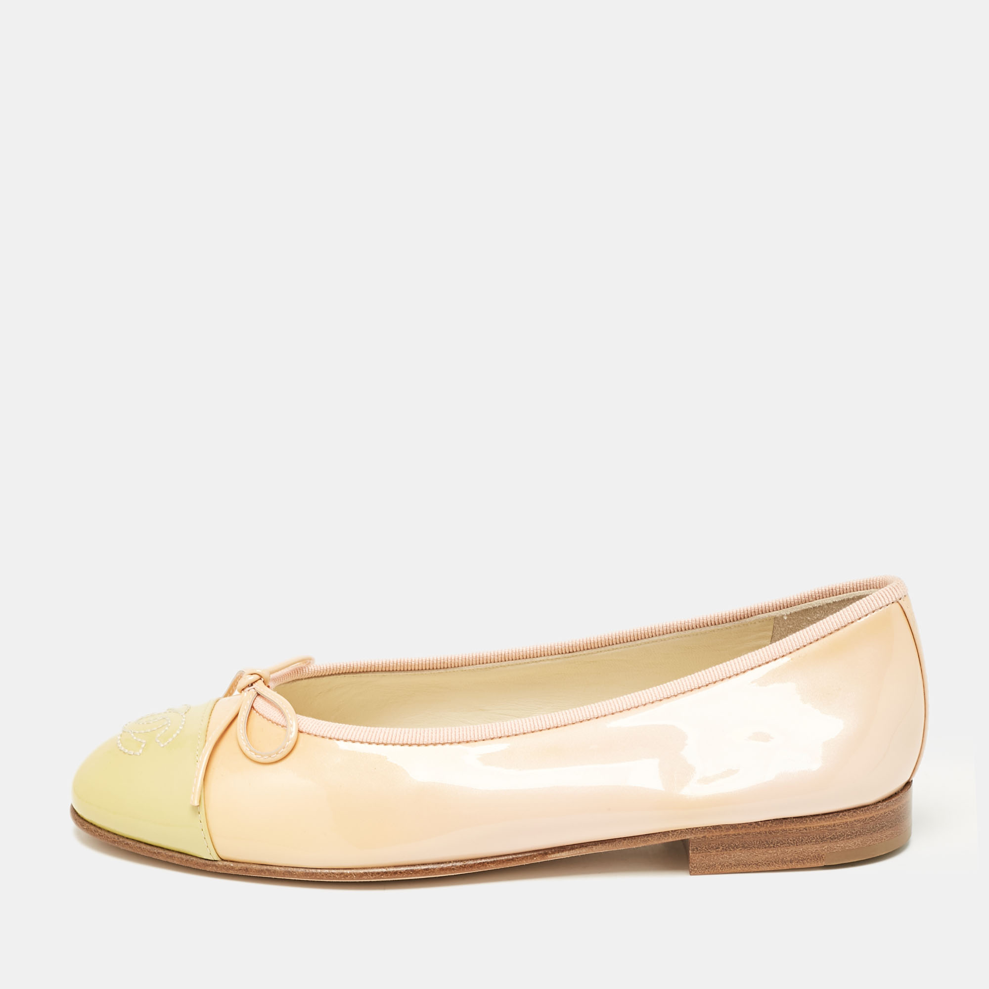 

Chanel Two Tone Patent Leather CC Ballet Flats Size, Yellow