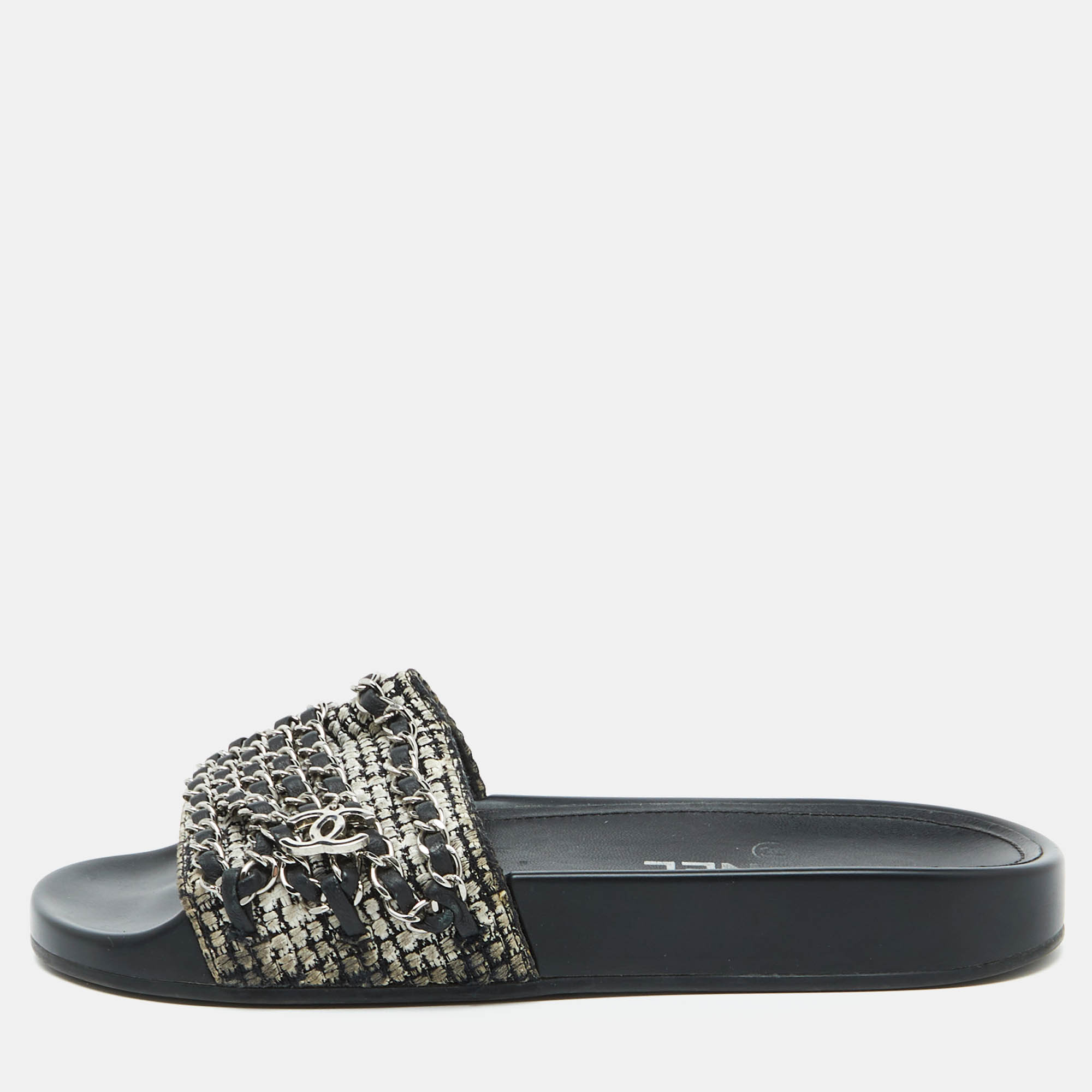 

Chanel Black/White Tweed Fabric Tropiconic Chain Link Flat Slides Size