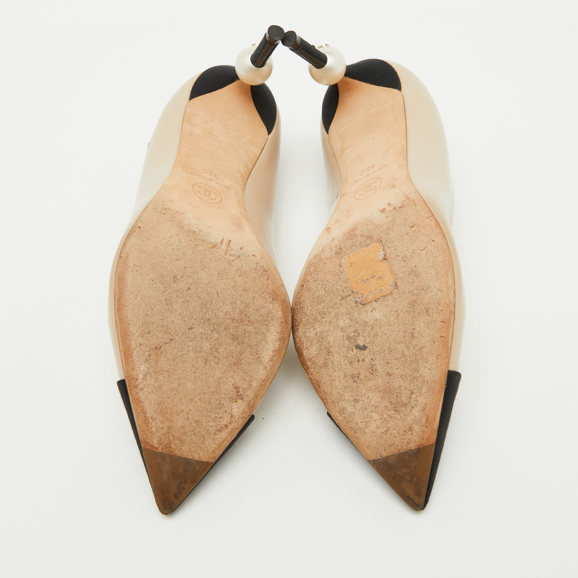 Chanel Beige/Black Leather and Canvas Faux Pearl Cap Toe Pumps Size 38 