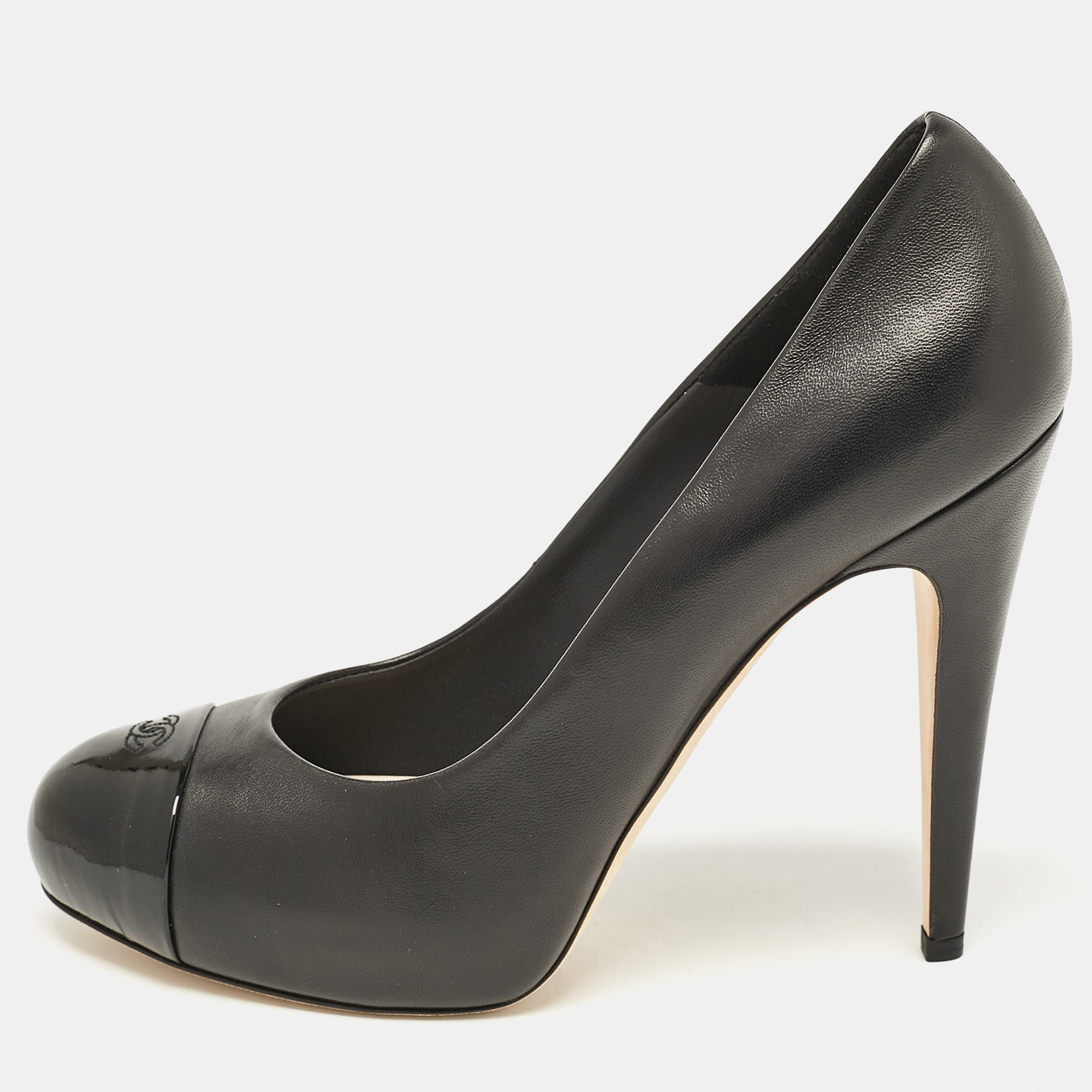 

Chanel Black Patent and Leather CC Cap Toe Platform Pumps Size