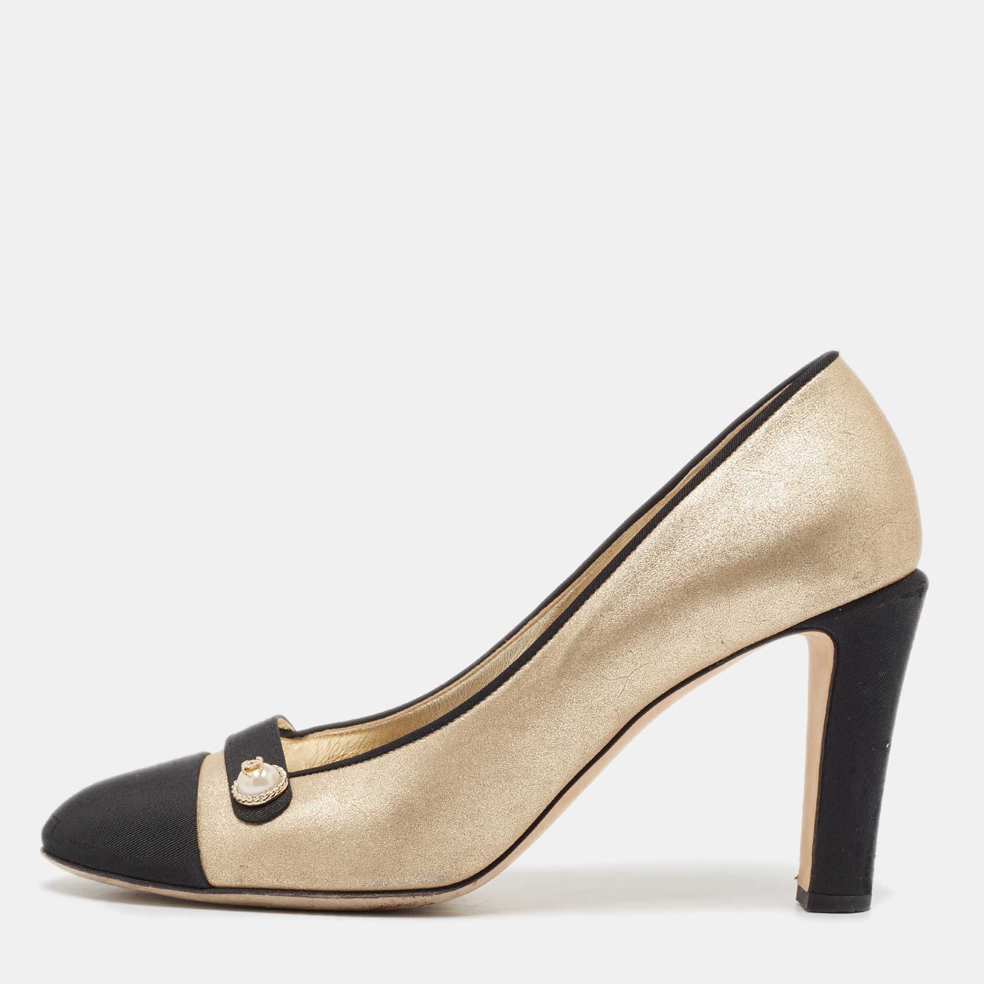 

Chanel Metallic Gold/Black Suede and Grosgrain CC Pearl Cap Toe Pumps Size