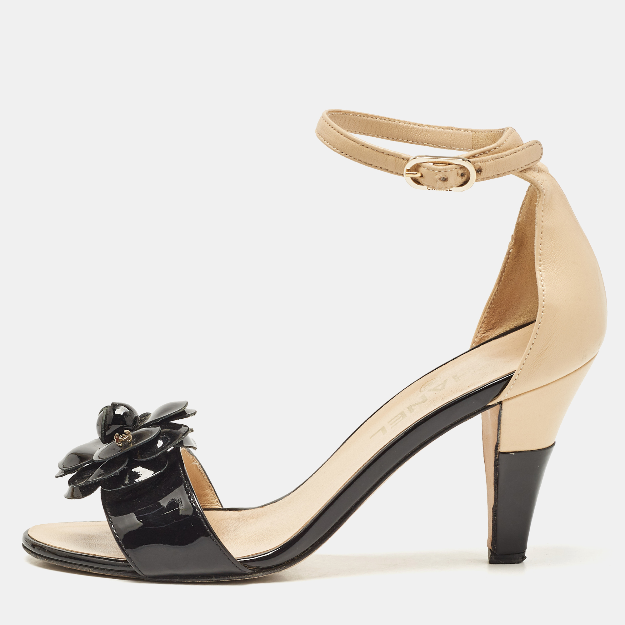 

Chanel Black/Beige Patent Leather Camellia Ankle Strap Sandals Size